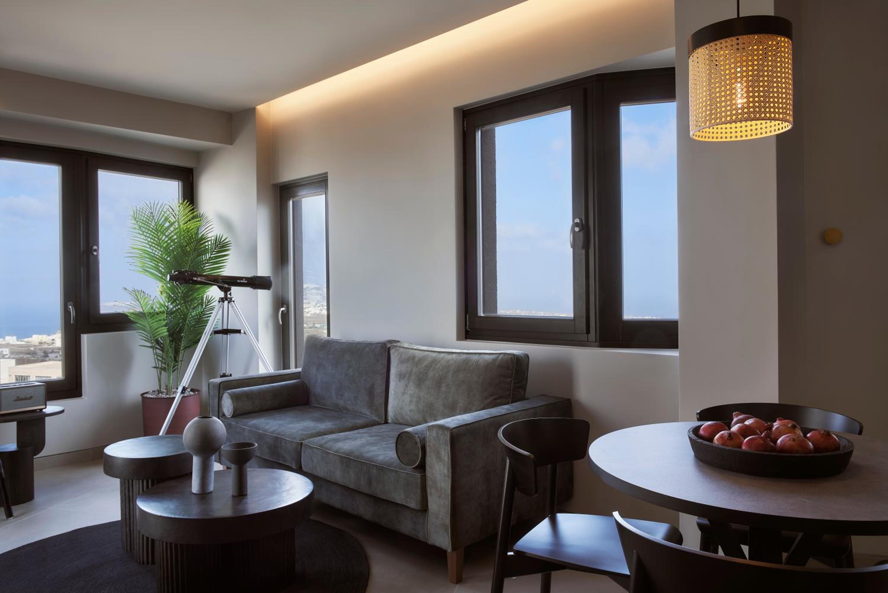 Elegant Two Bedroom Suite with Private Pool and Caldera View - Photo 1
