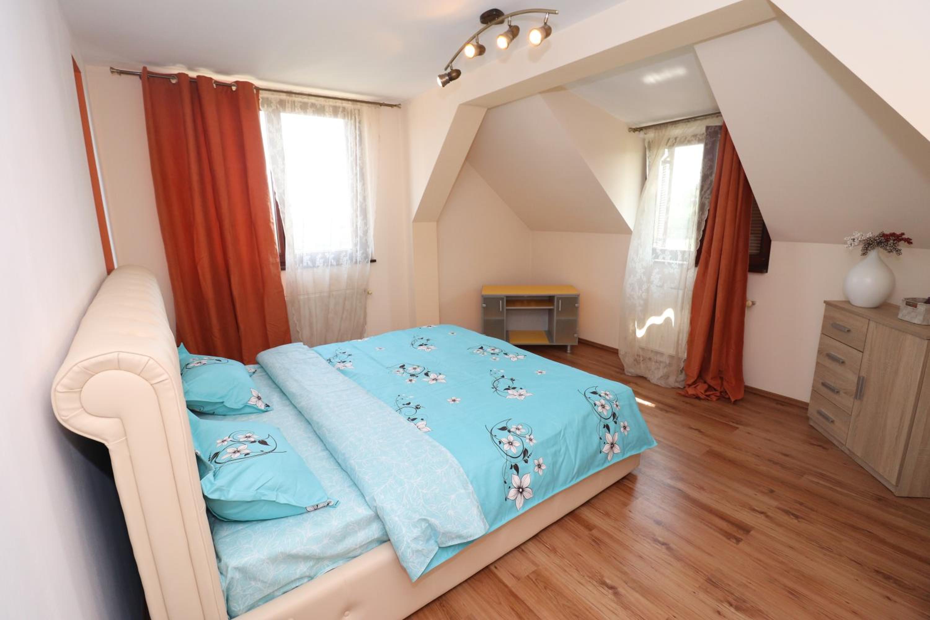 Double Room - Photo 6