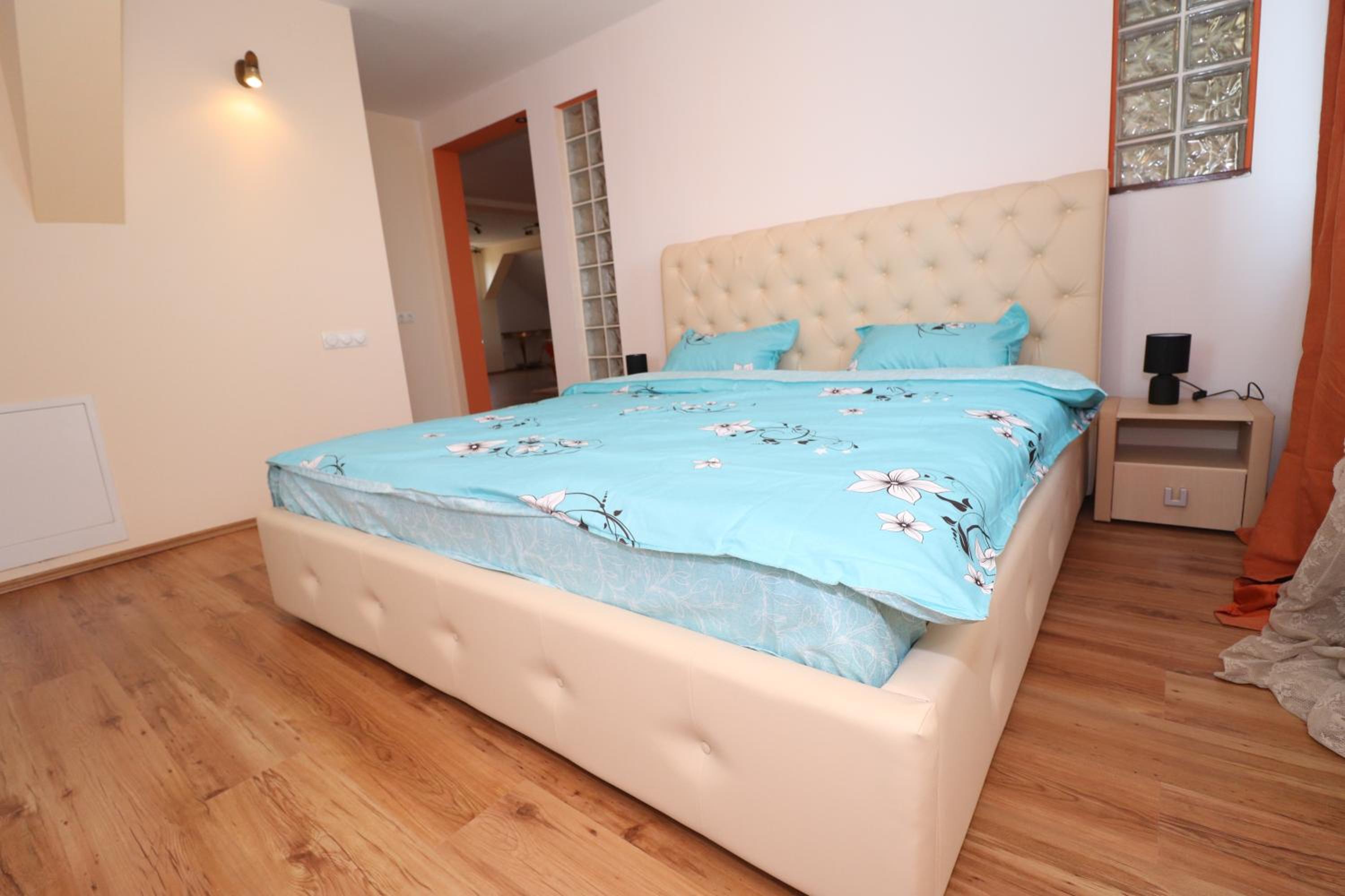 Double Room - Photo 5