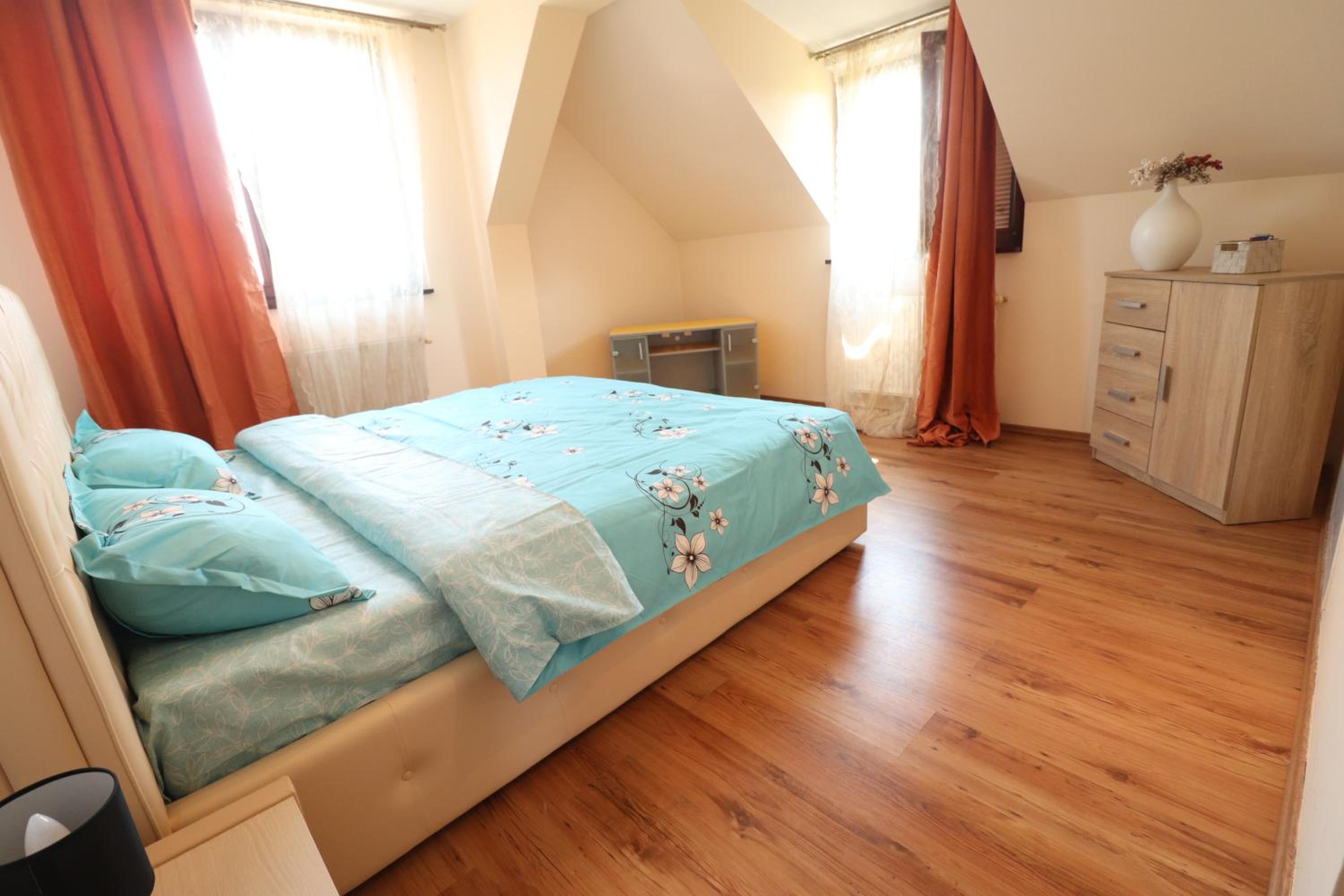 Double Room - Photo 4