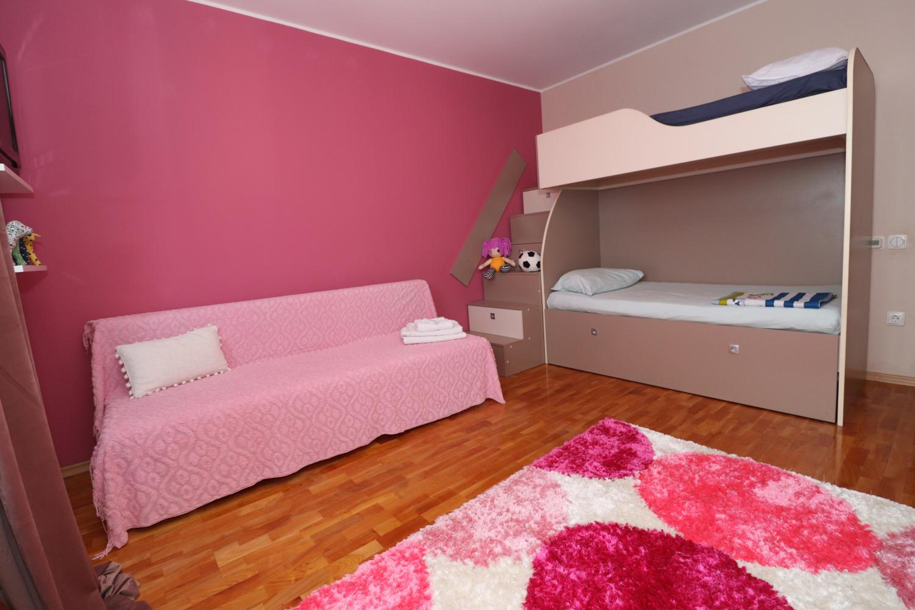 Family Room - Photo 6
