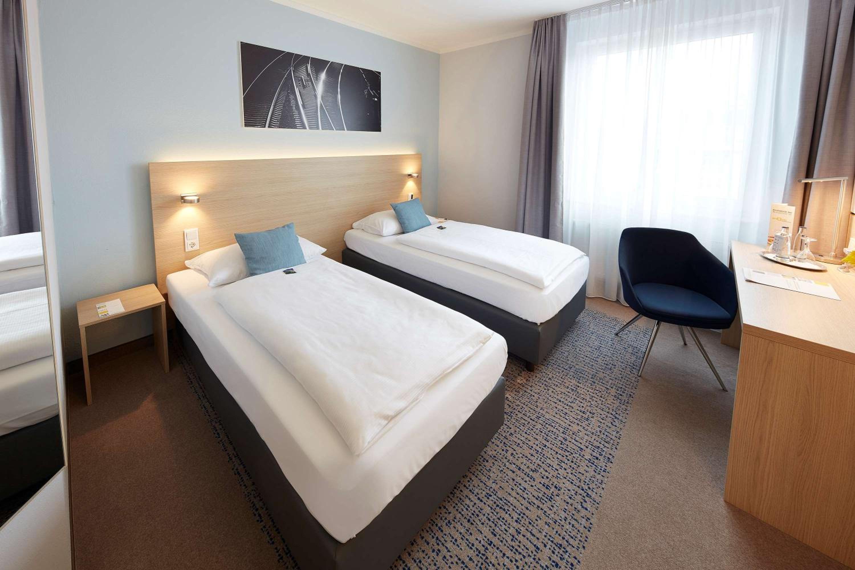 Business Twin Room - Photo 1