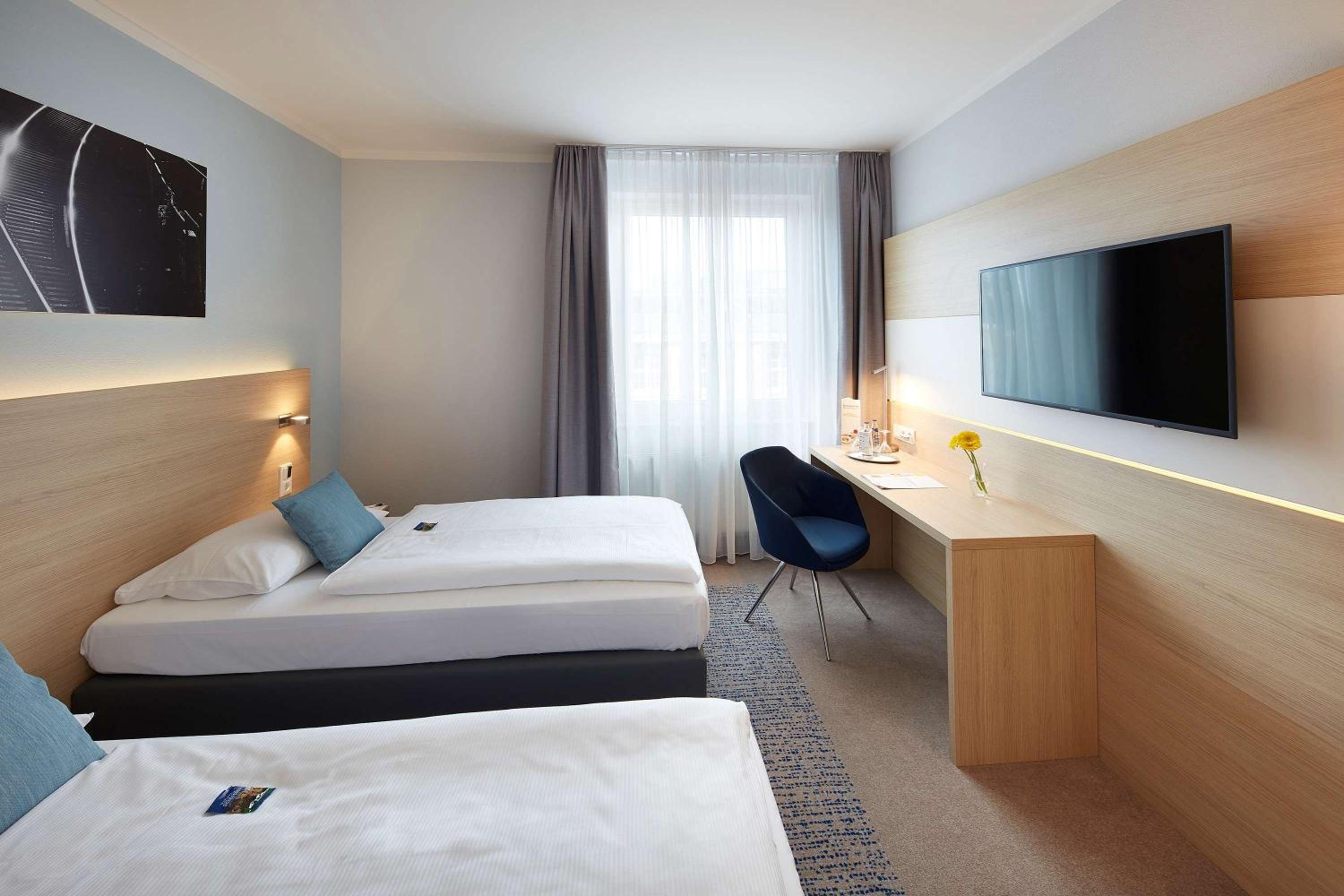 Business Twin Room - Photo 3