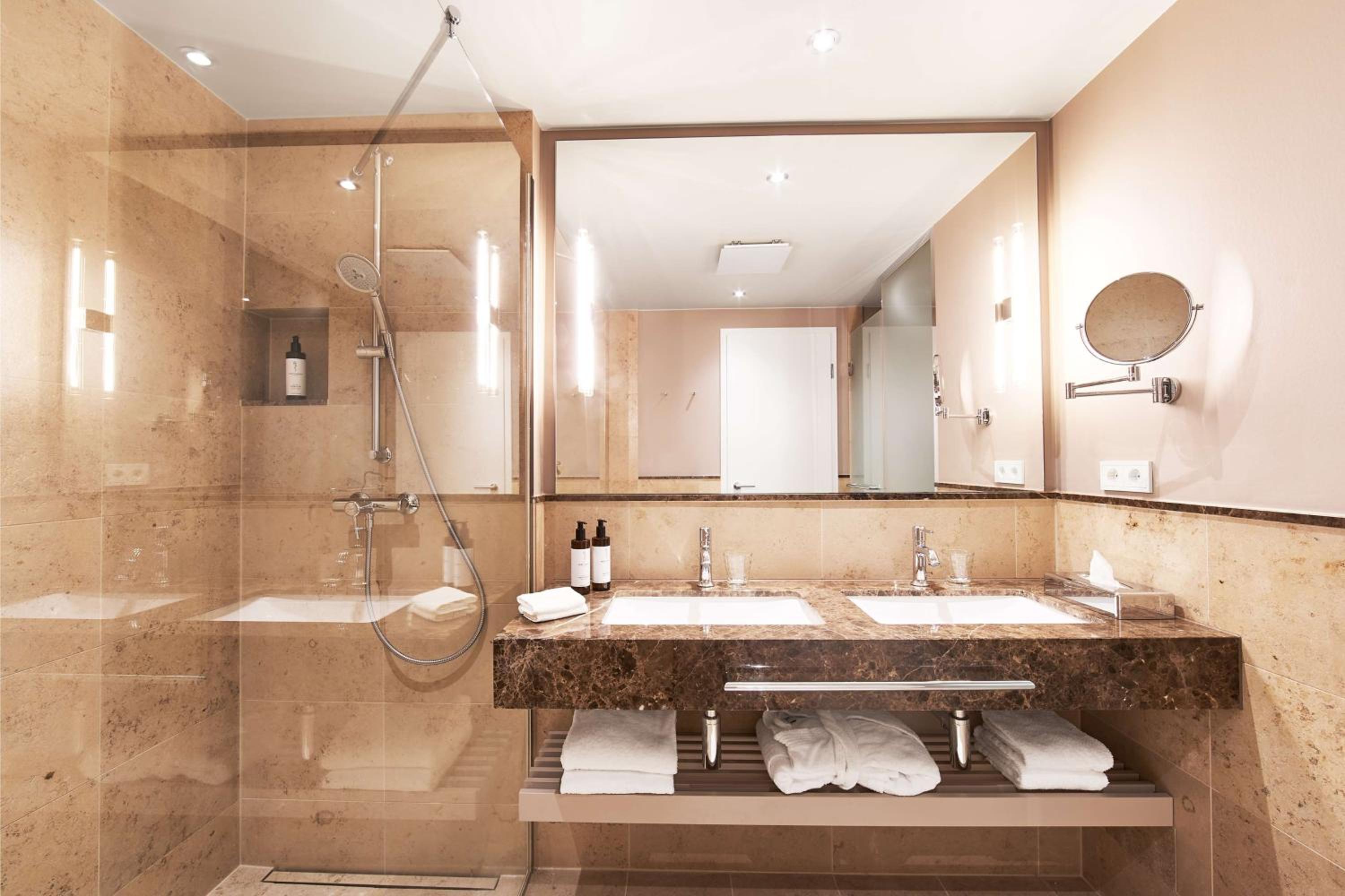 Deluxe Plus room with panoramic view - Photo 4