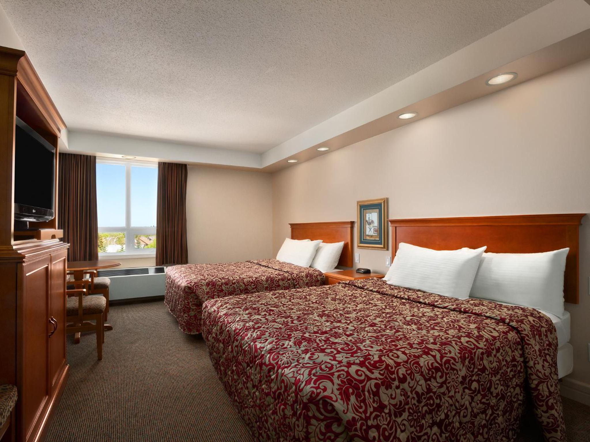Queen Room with Two Queen Beds photo 2