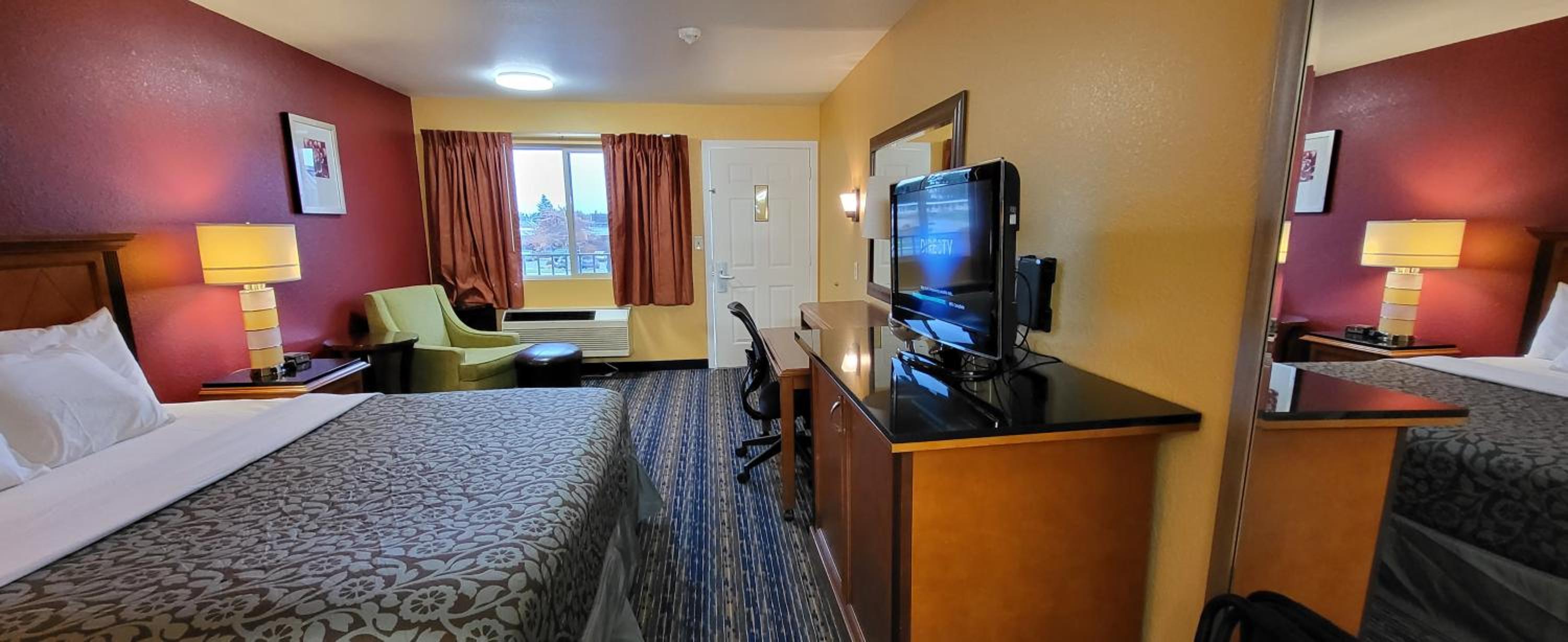 Deluxe King Room - Non-Smoking - Photo 6