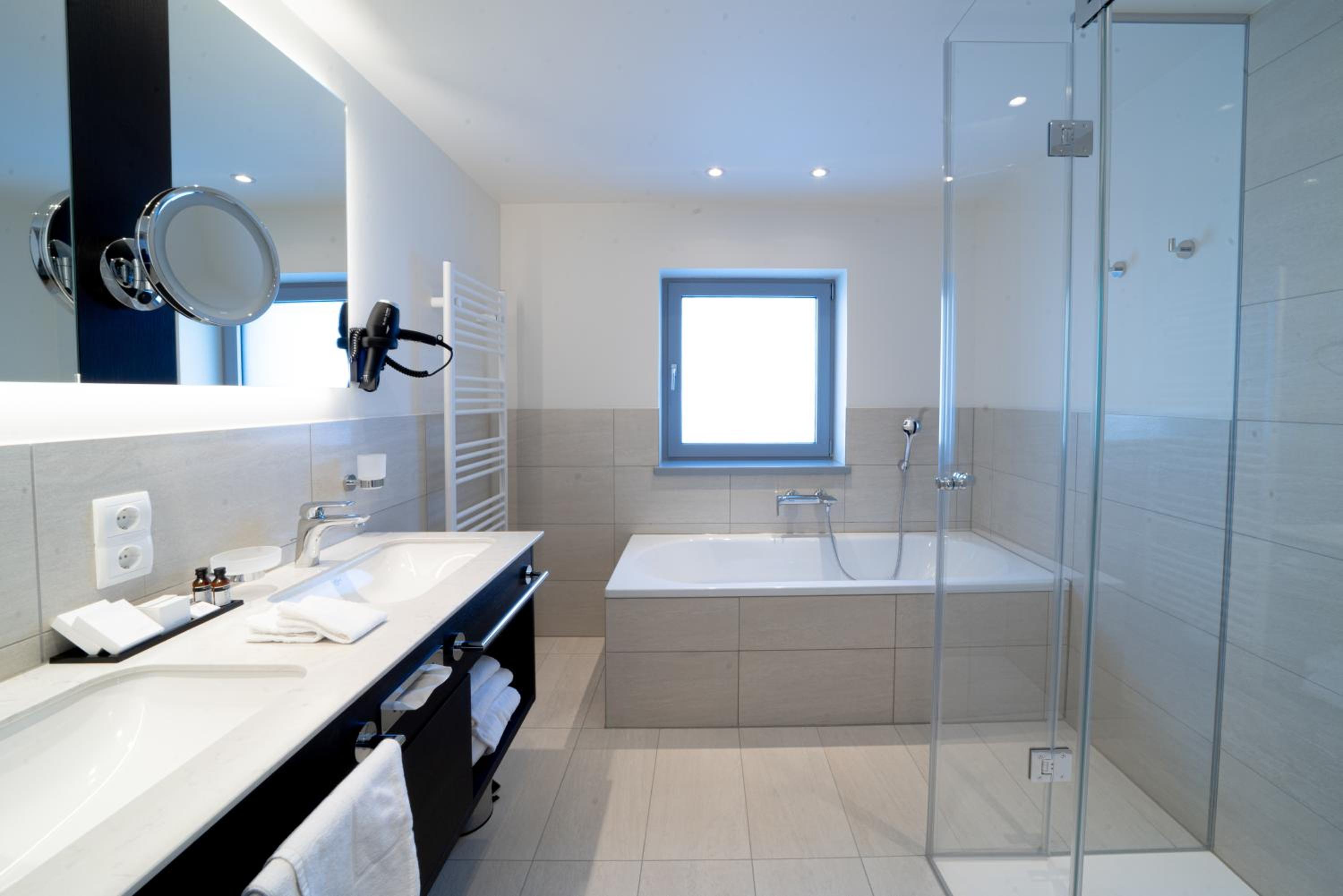 Deluxe Junior Suite photo 2