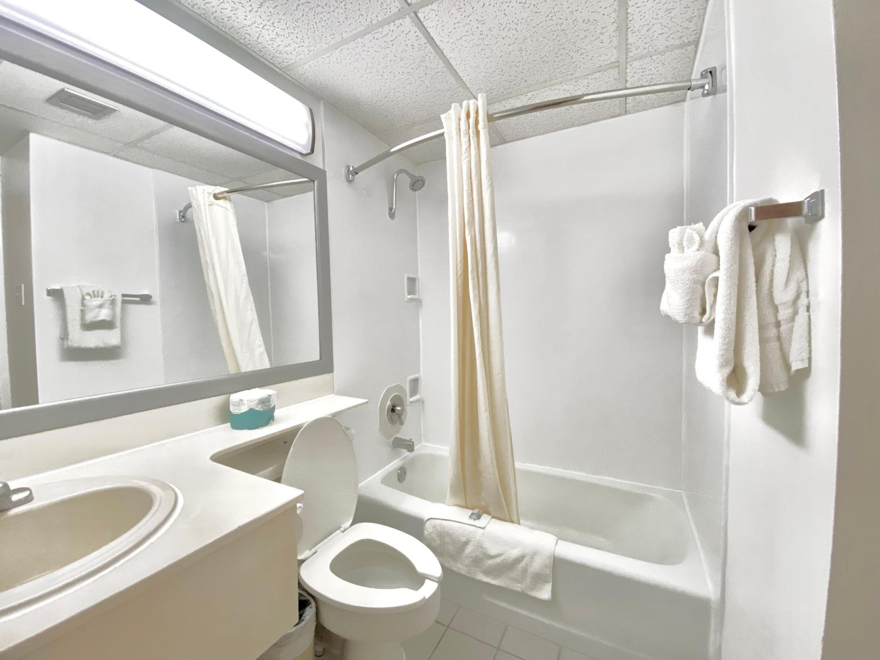 King Room - Non-Smoking - Photo 6