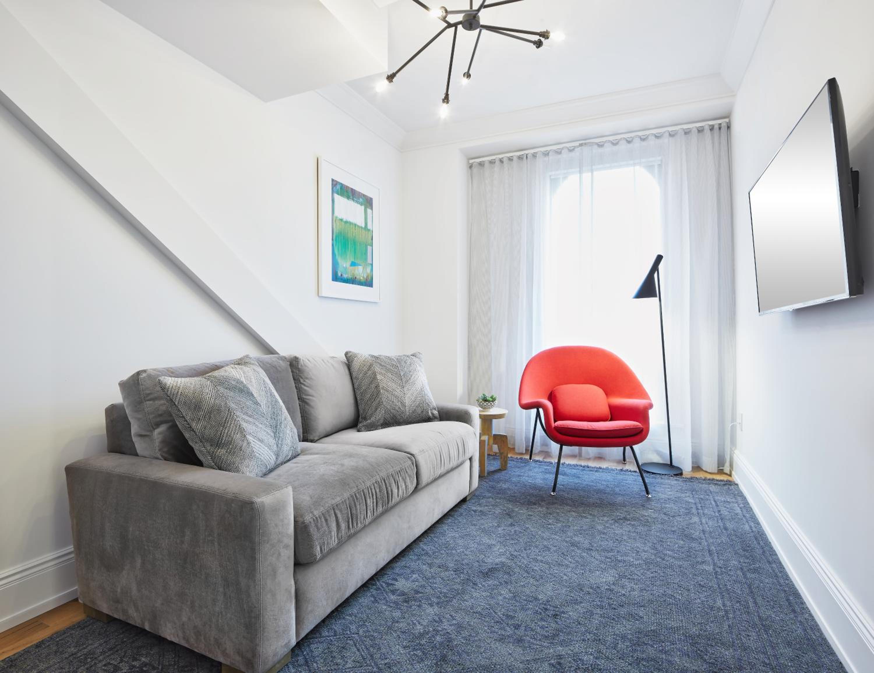 King Suite - Photo 2