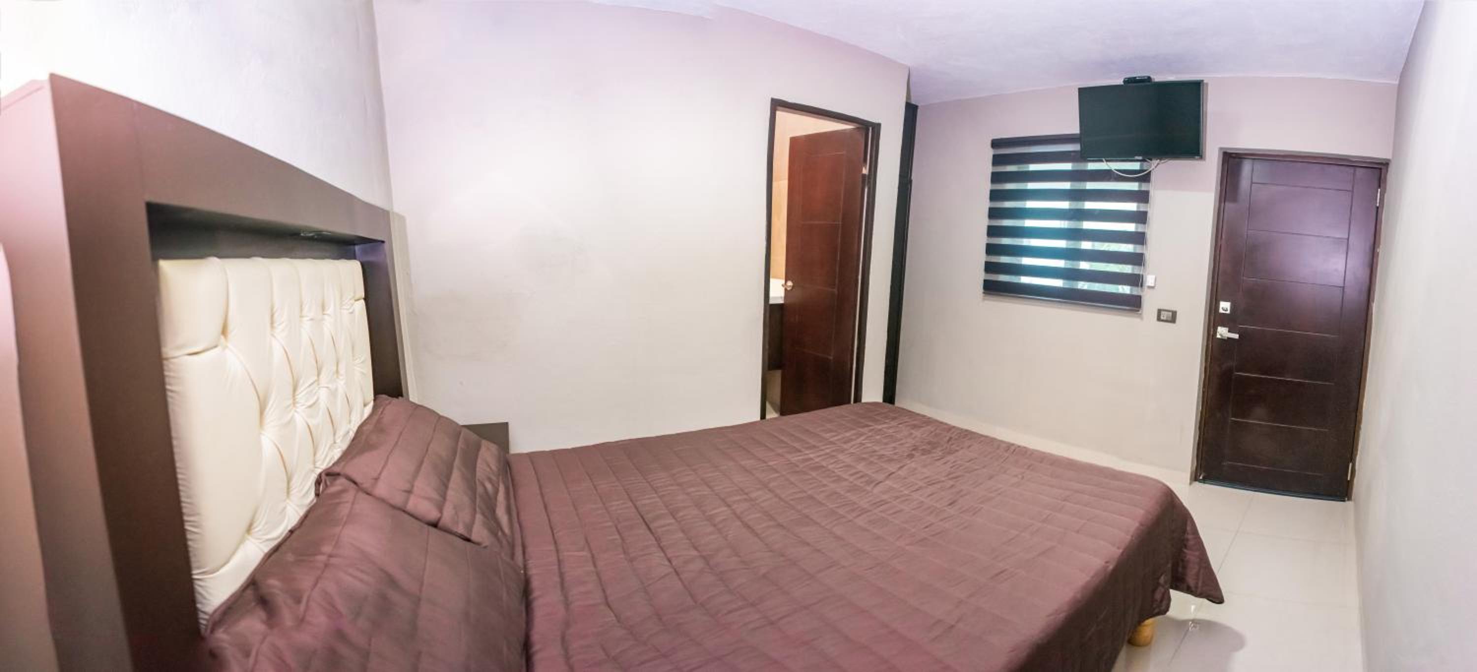 Budget Double Room - Photo 3
