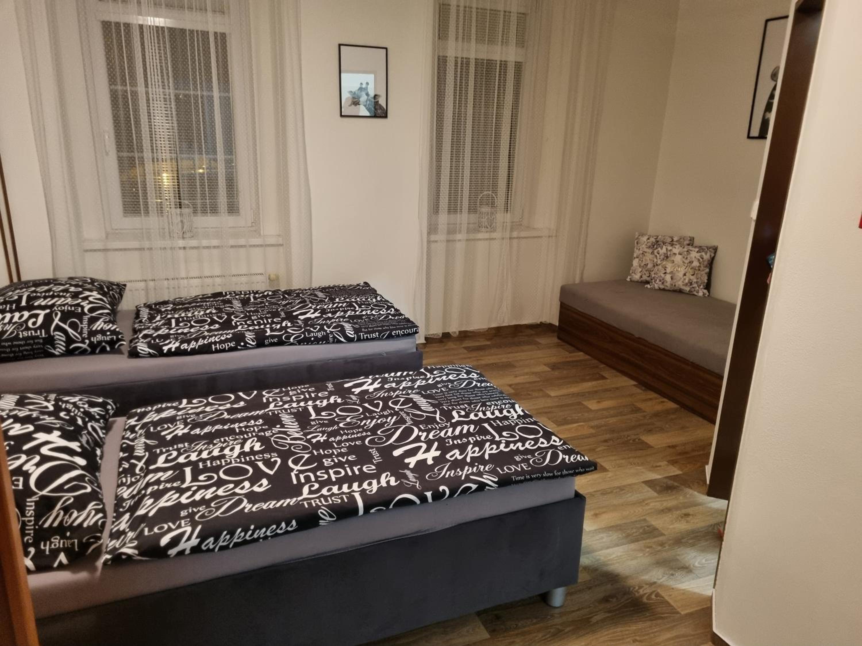 One-Bedroom Apartment - Photo 12