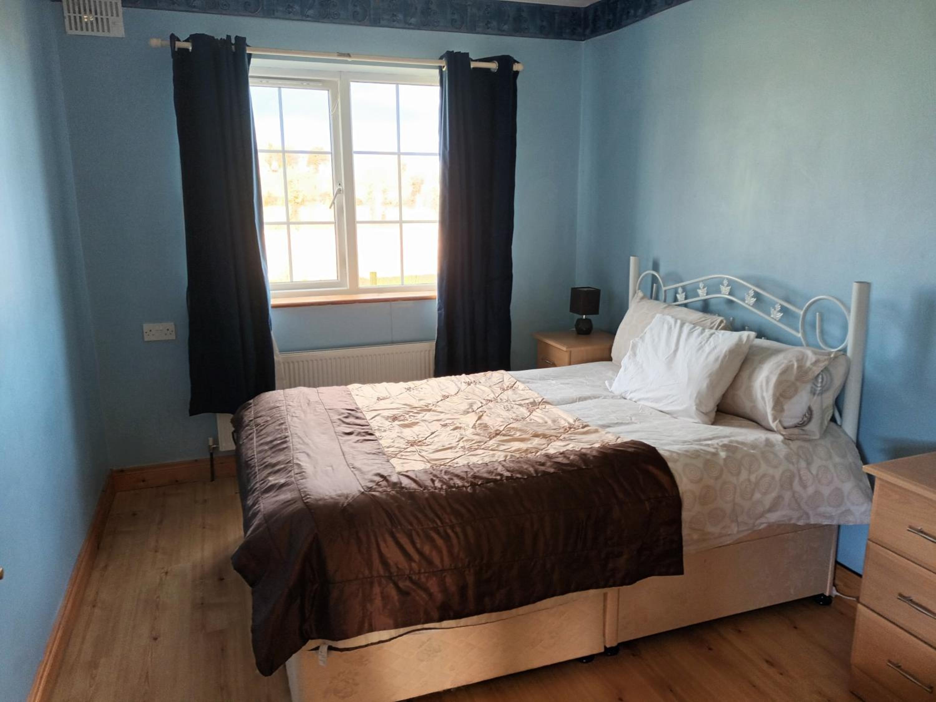 Three-Bedroom House - Photo 7