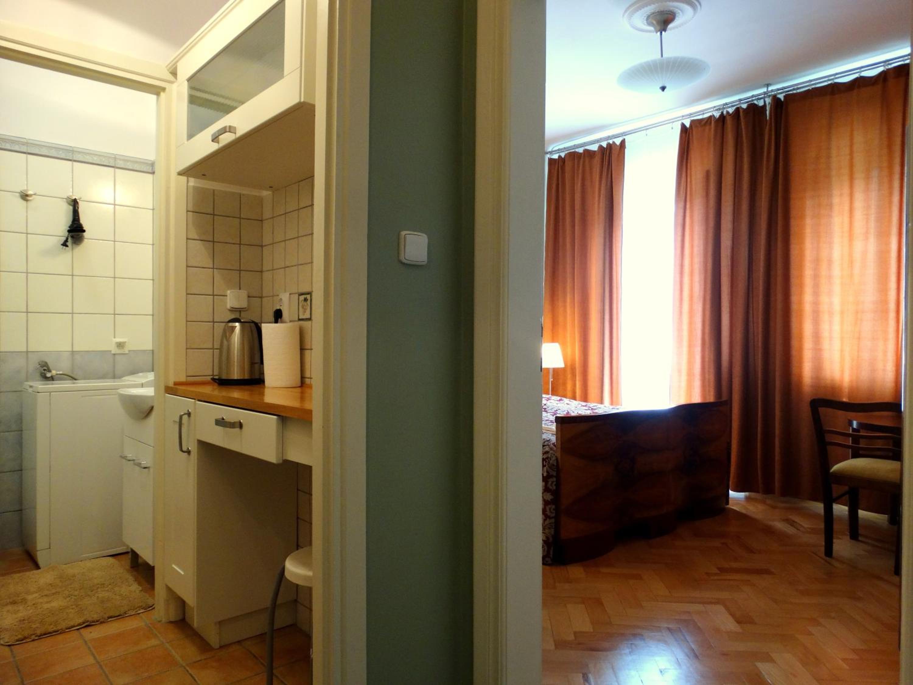 Apartment with Balcony - Photo 55