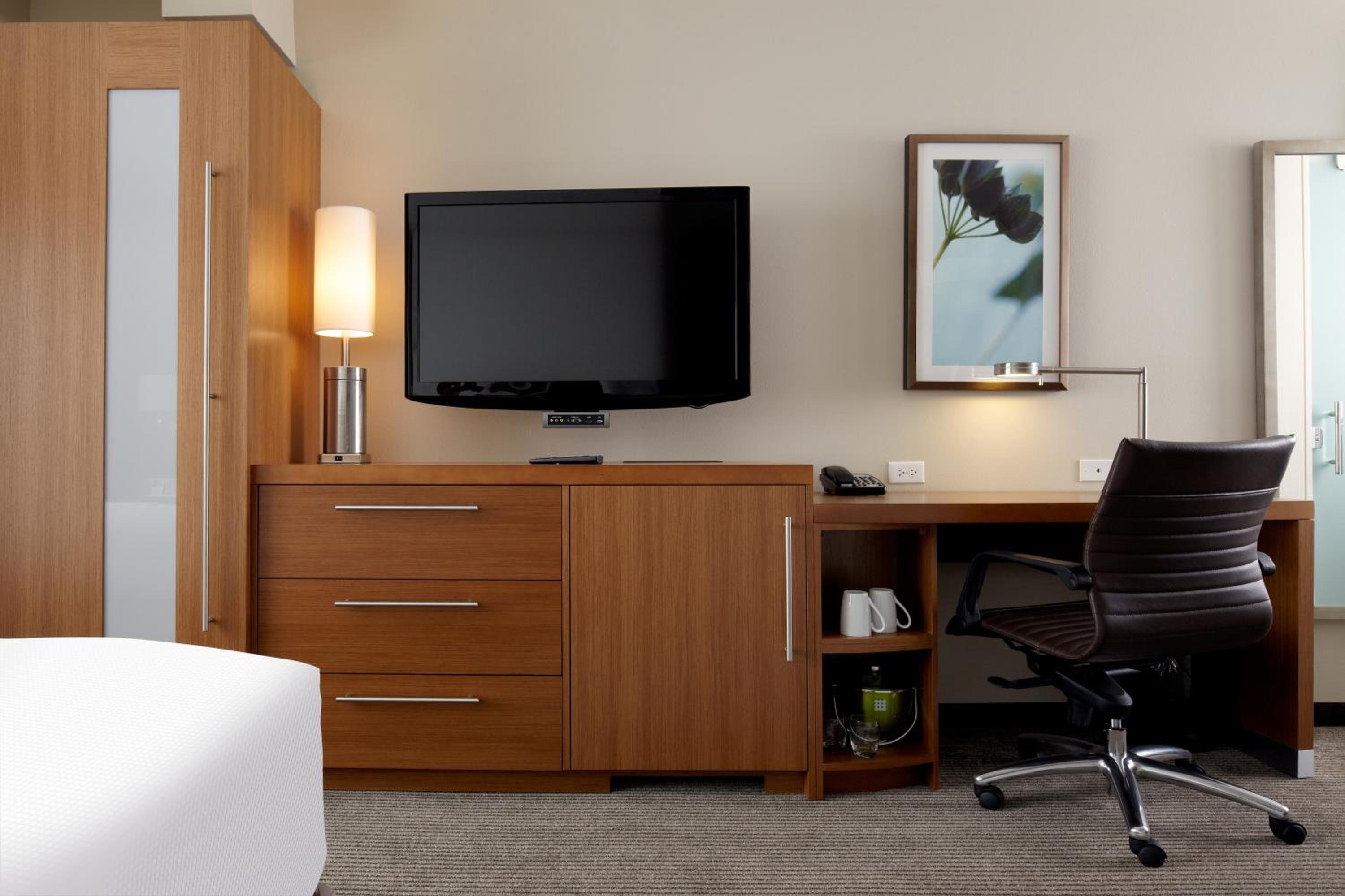 King Room with Sofa Bed photo 2