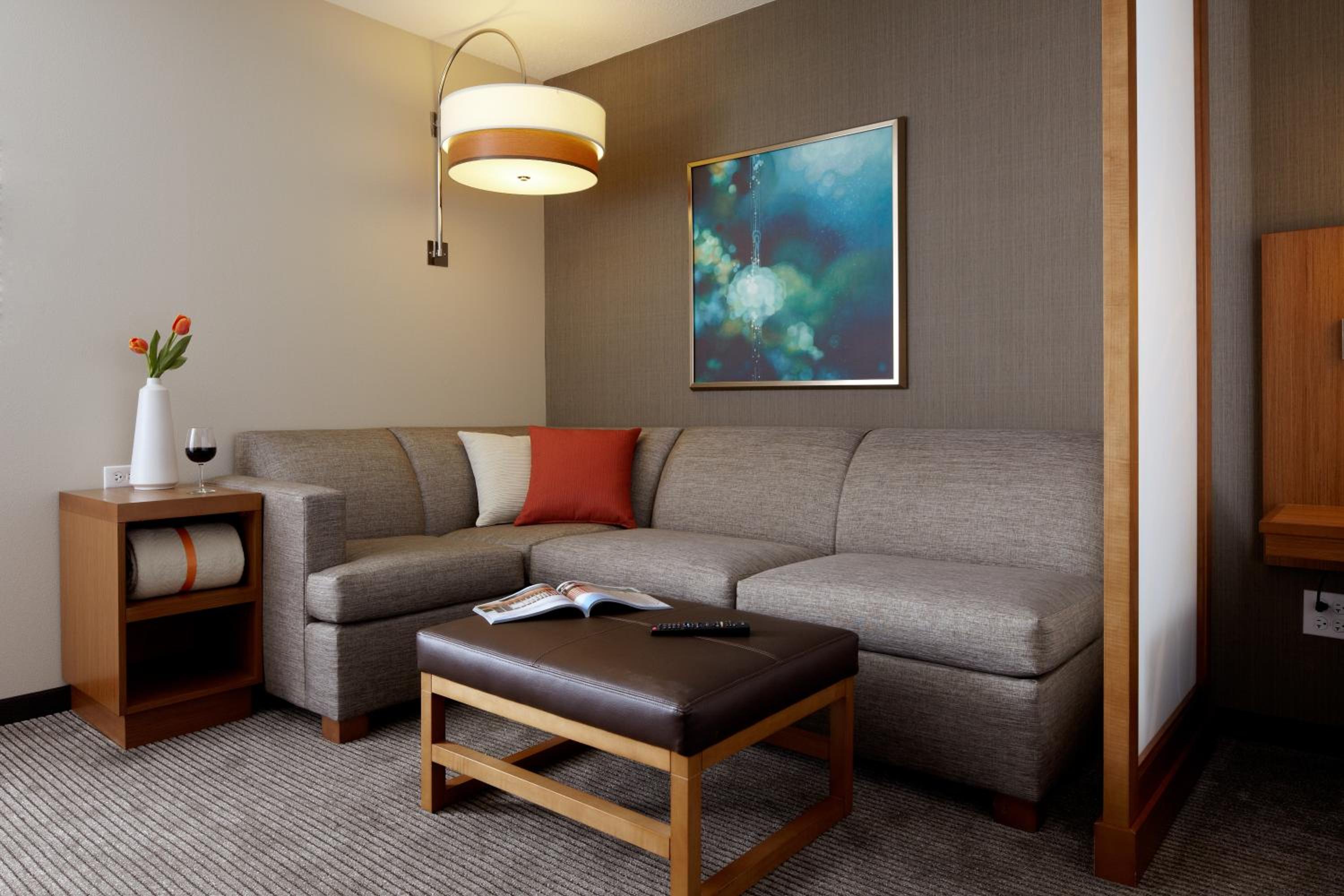 King Room with Sofa Bed - High Floor photo 3