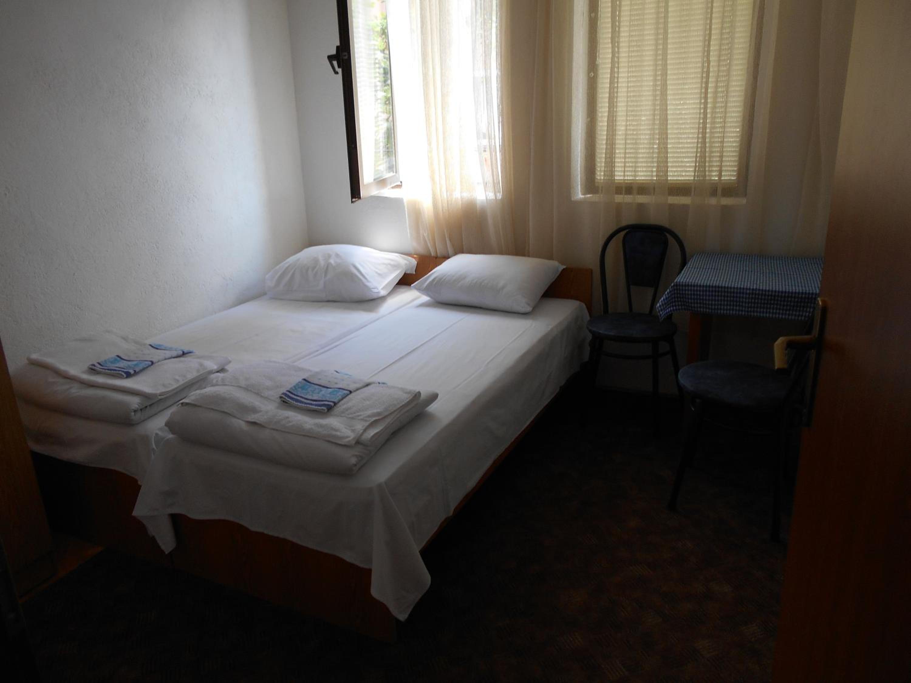 Twin Room - Photo 6