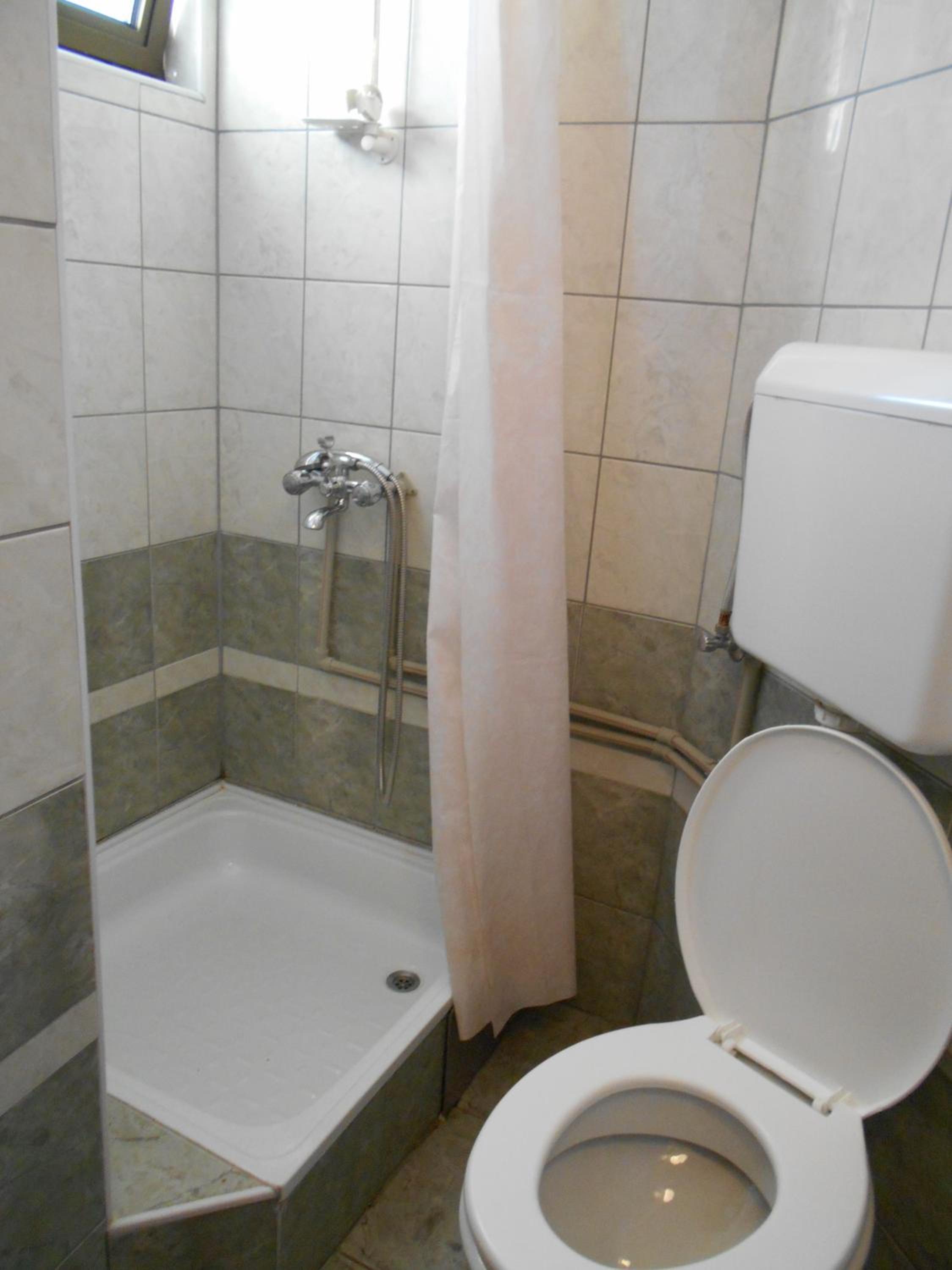 Twin Room - Photo 7