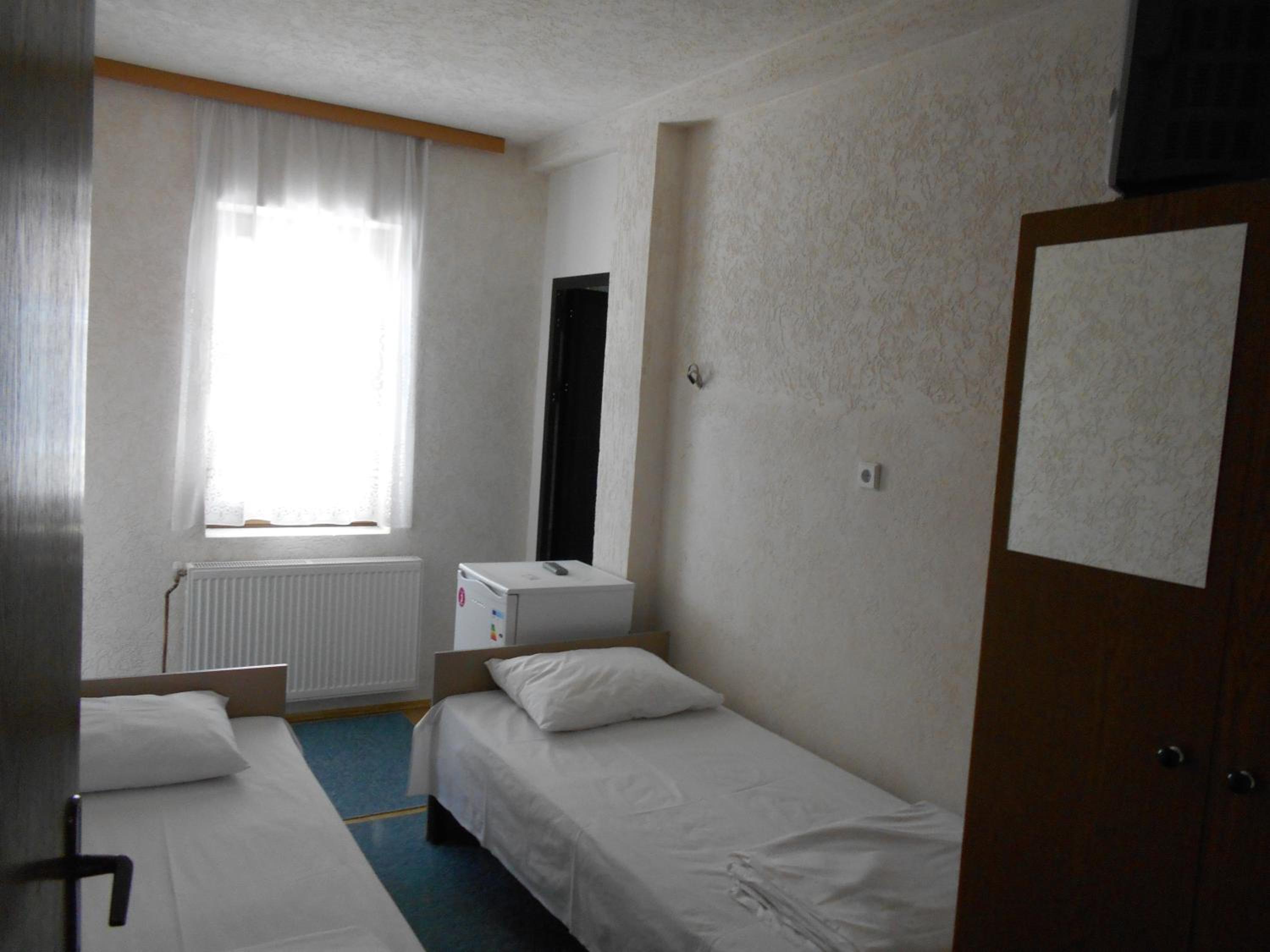 Twin Room - Photo 8