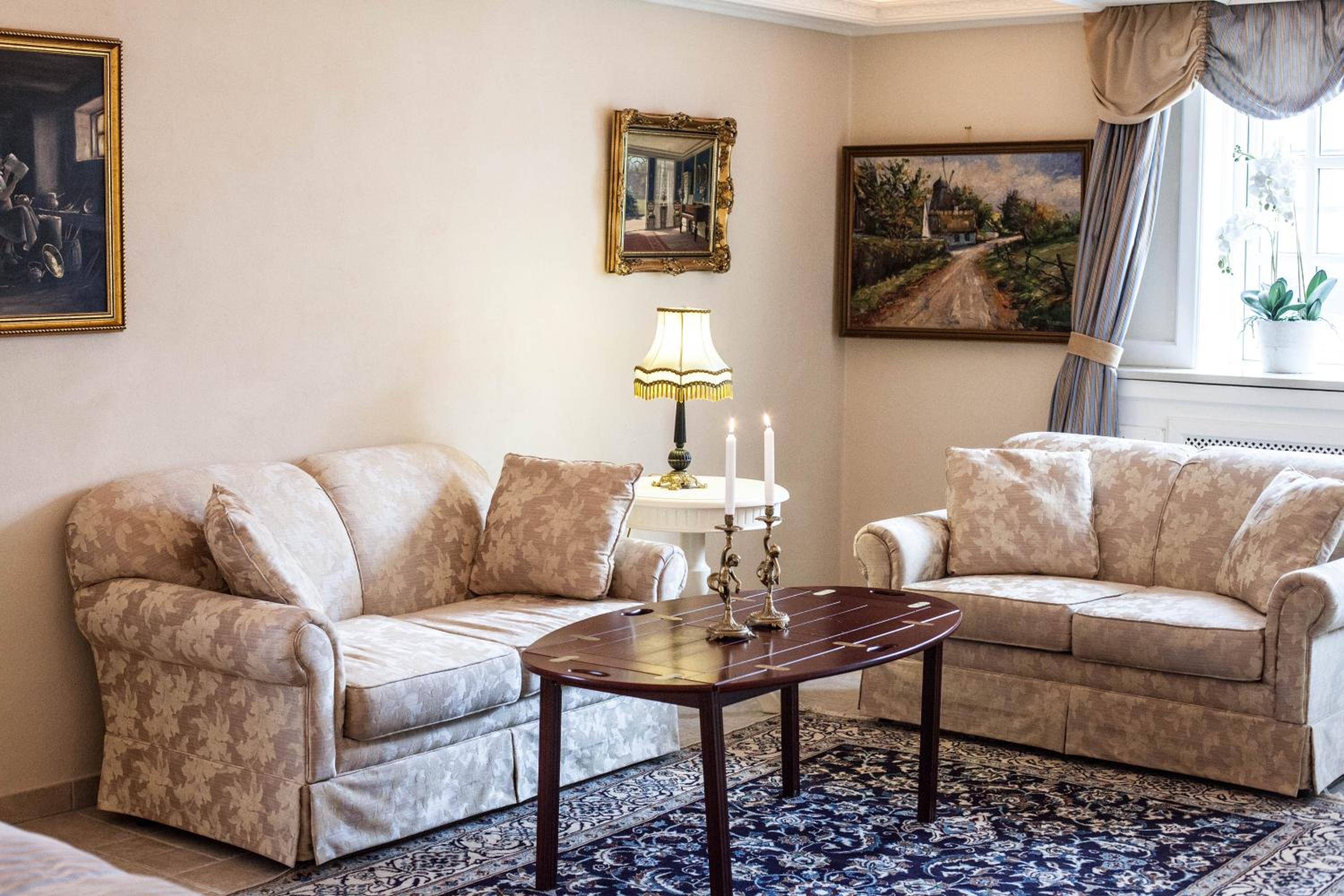 Deluxe Suite with Spa Bath photo 2