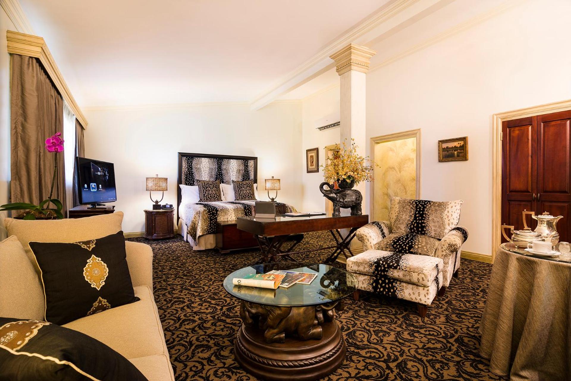 Signature Executive Suite photo 2