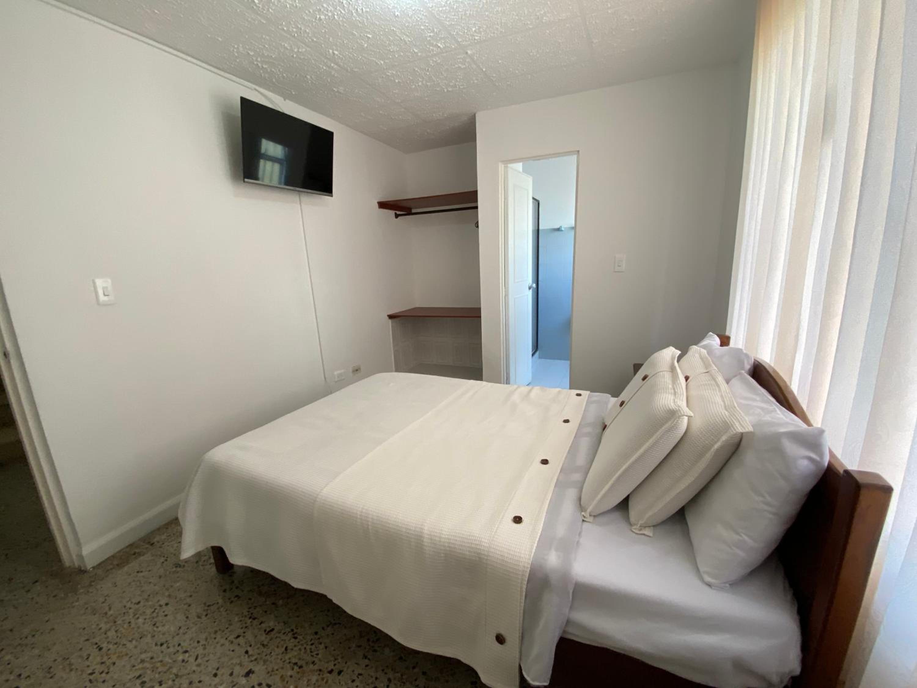 Standard Queen Room photo 2