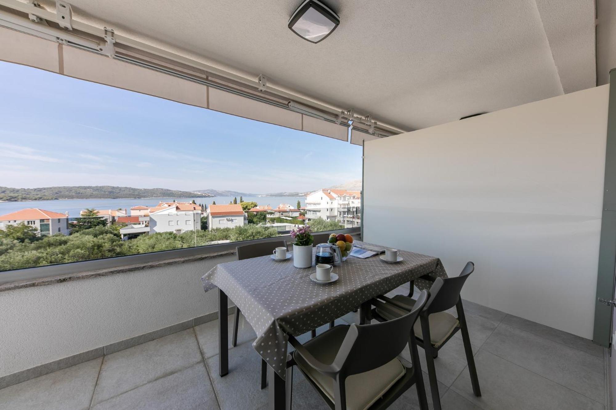 Apartment with Sea View photo 2