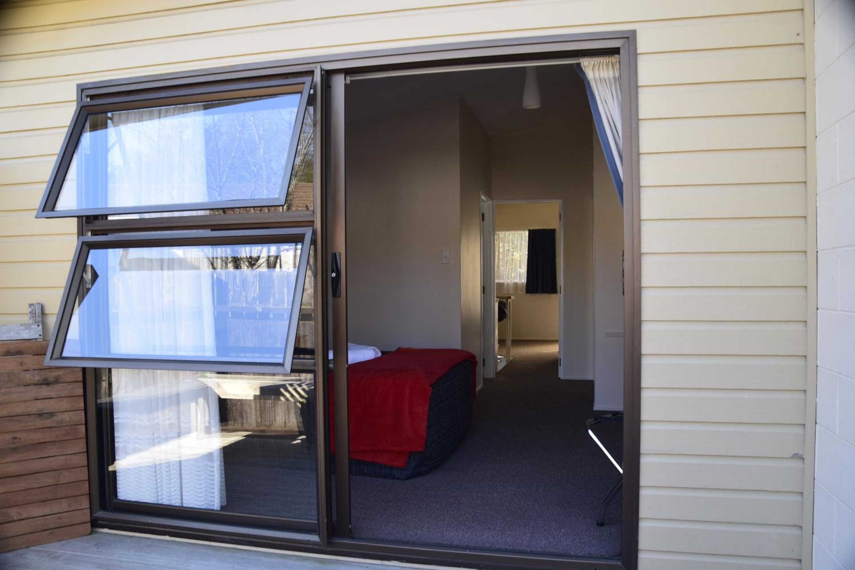One-Bedroom Apartment - Photo 3