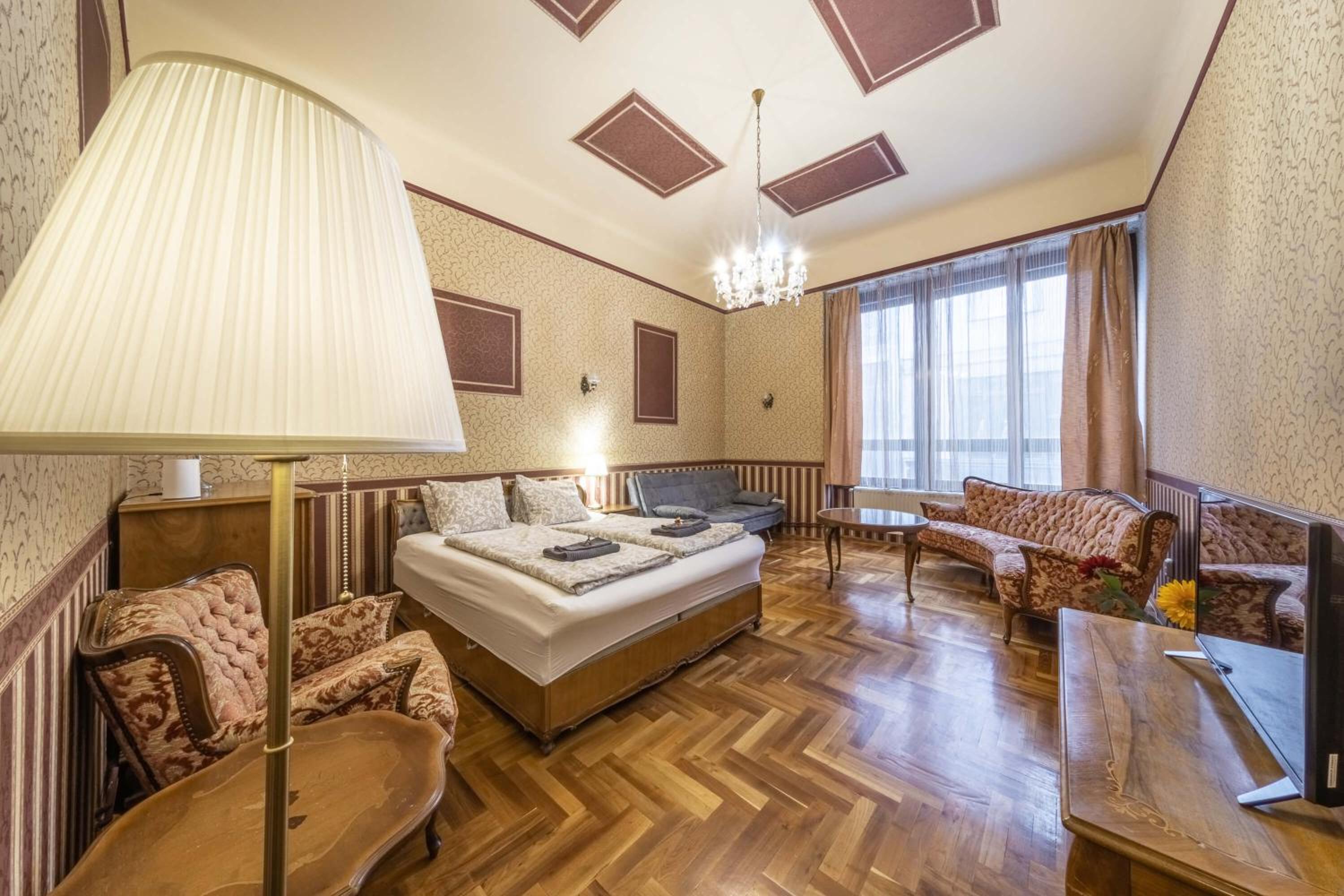 Studio Apartment - Photo 4
