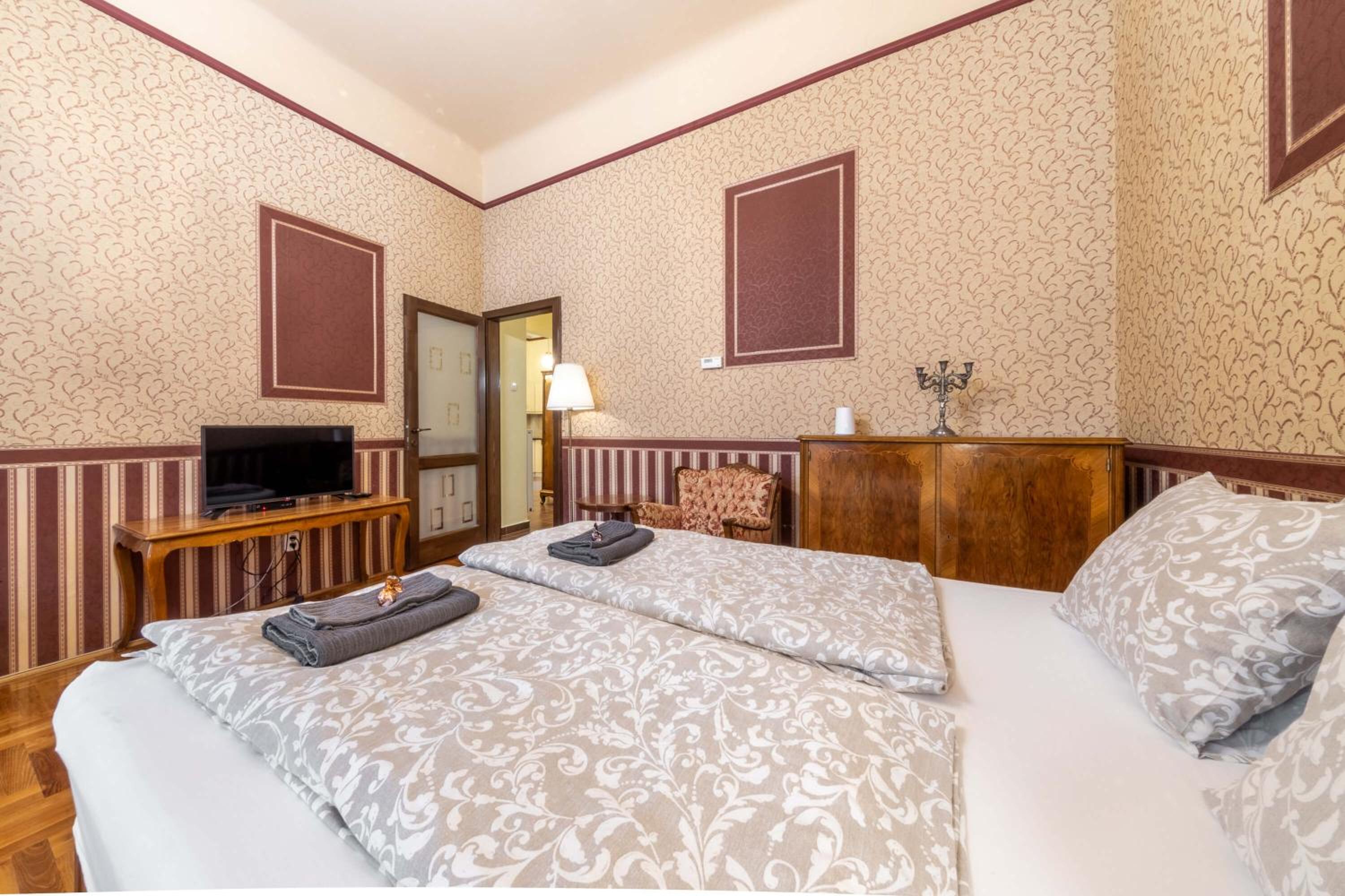 Studio Apartment - Photo 8