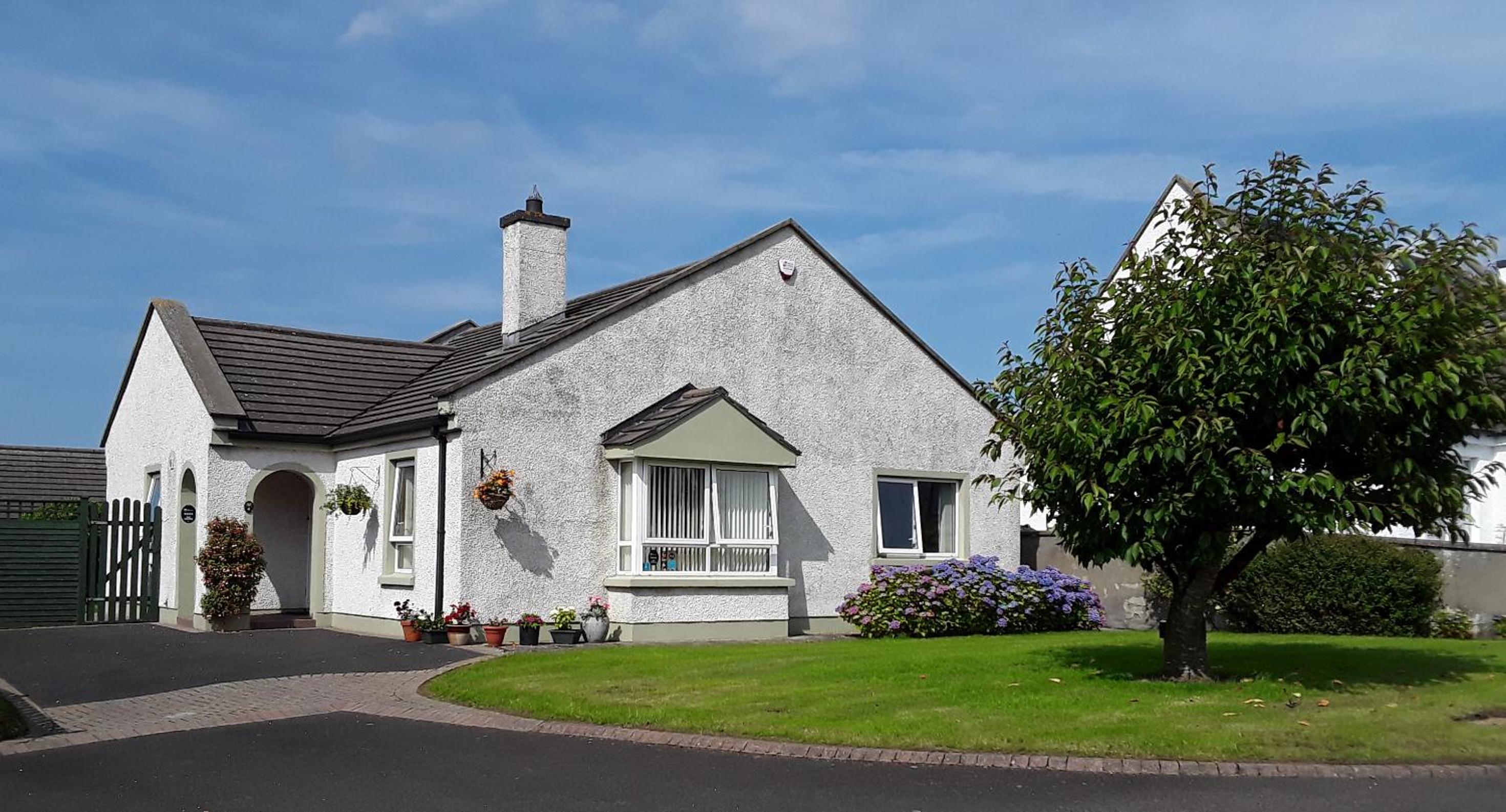Three-Bedroom House photo 2