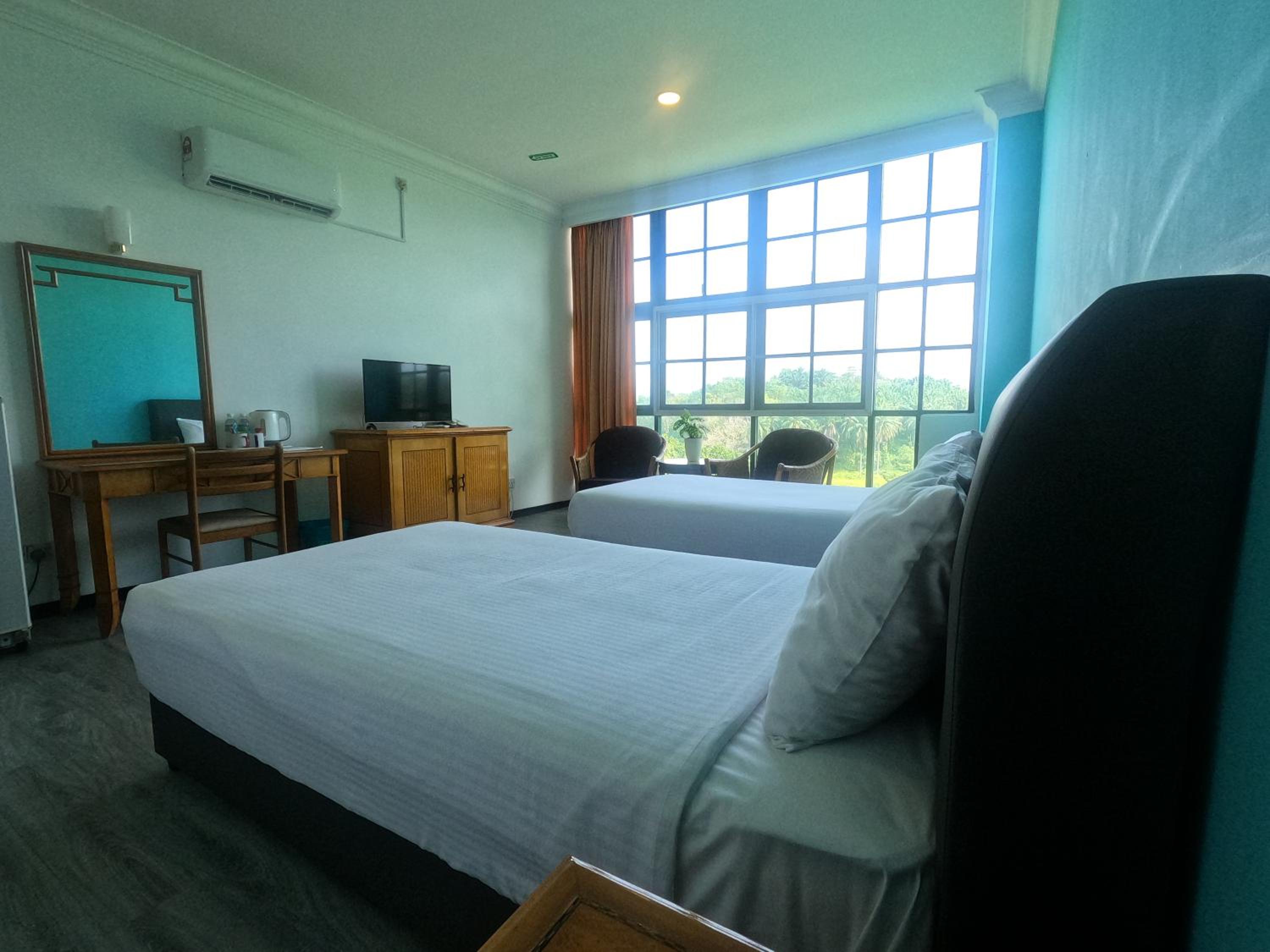 Deluxe Twin Room - Photo 2