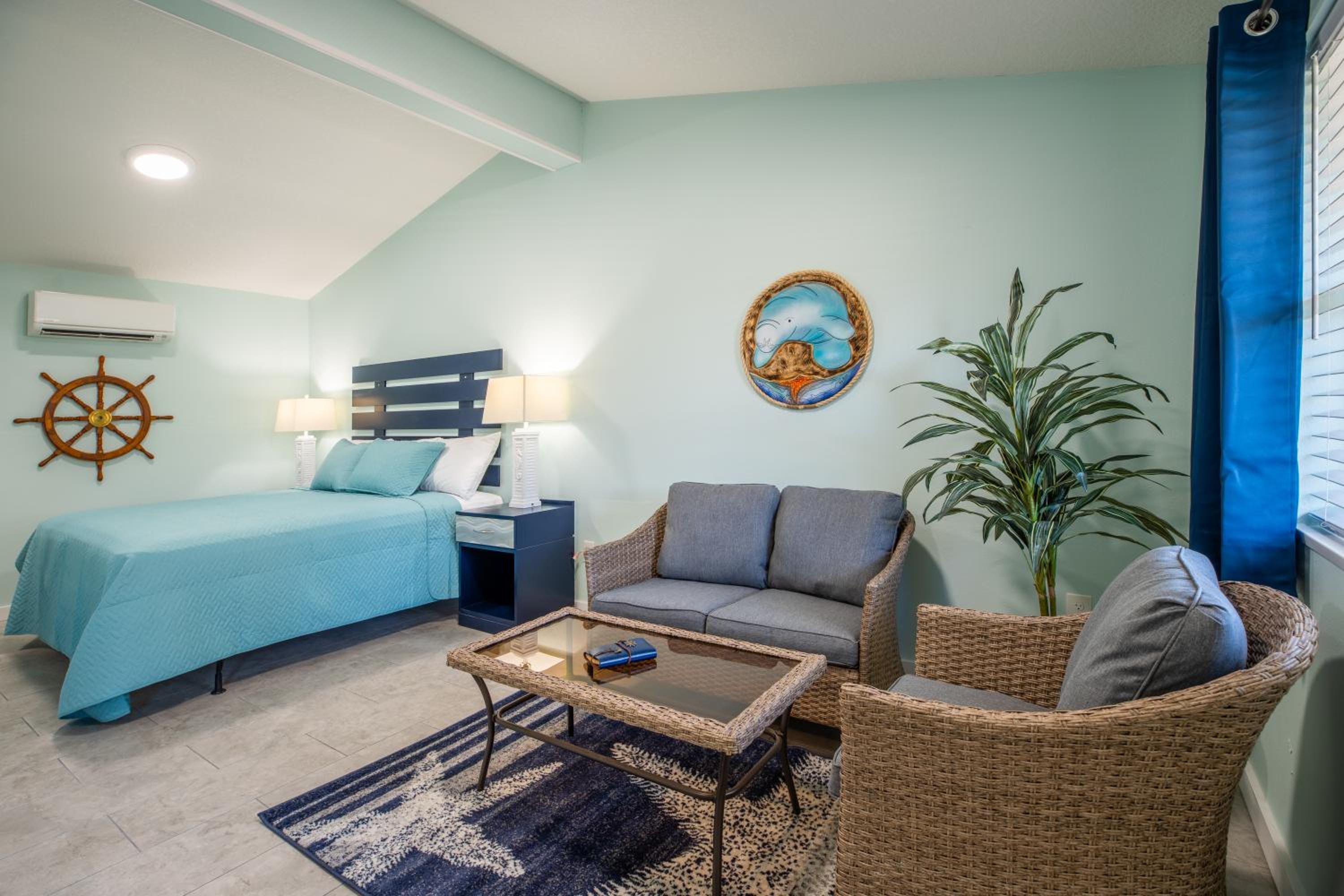 Deluxe King Suite - Photo 1