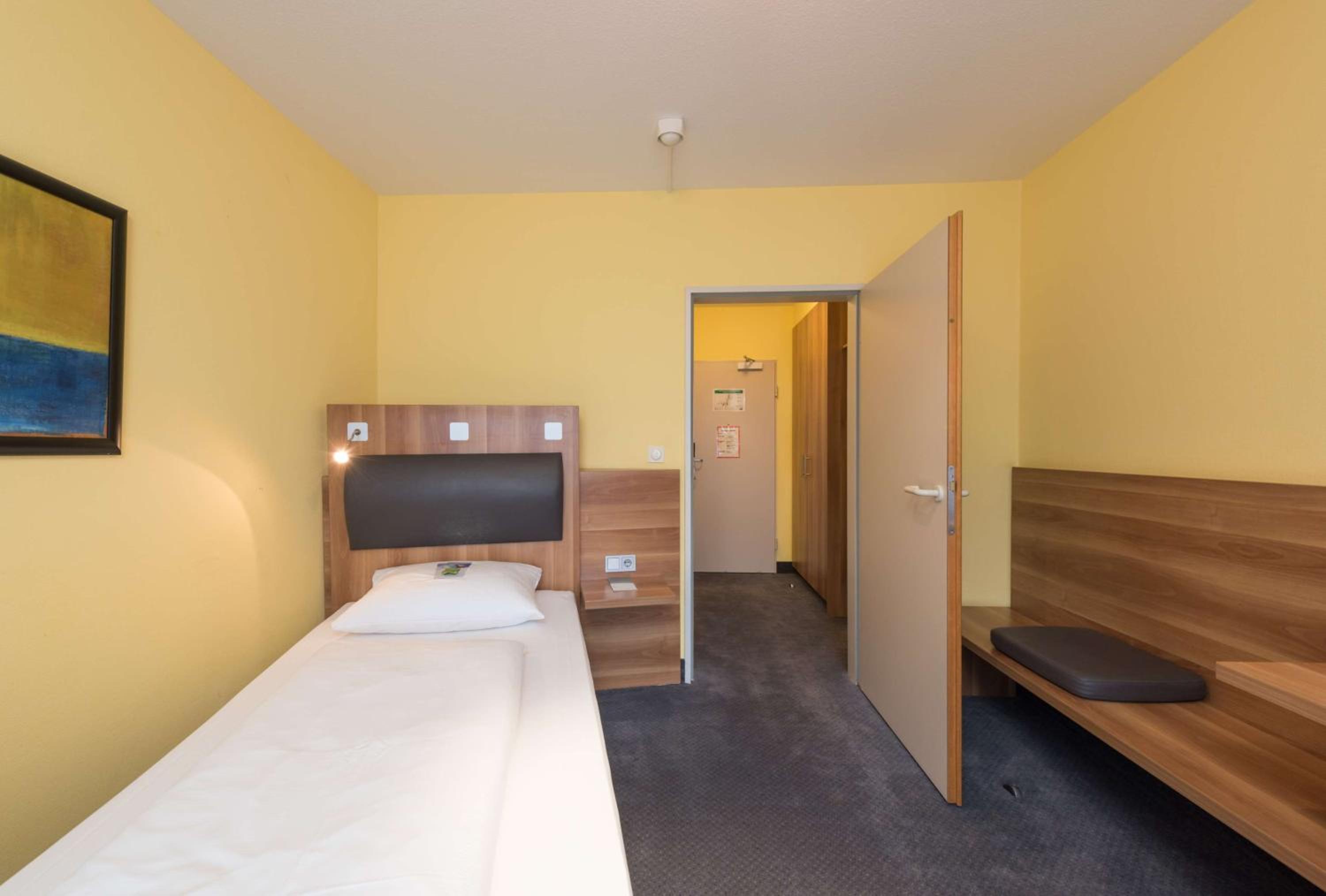 Business Single Room photo 3