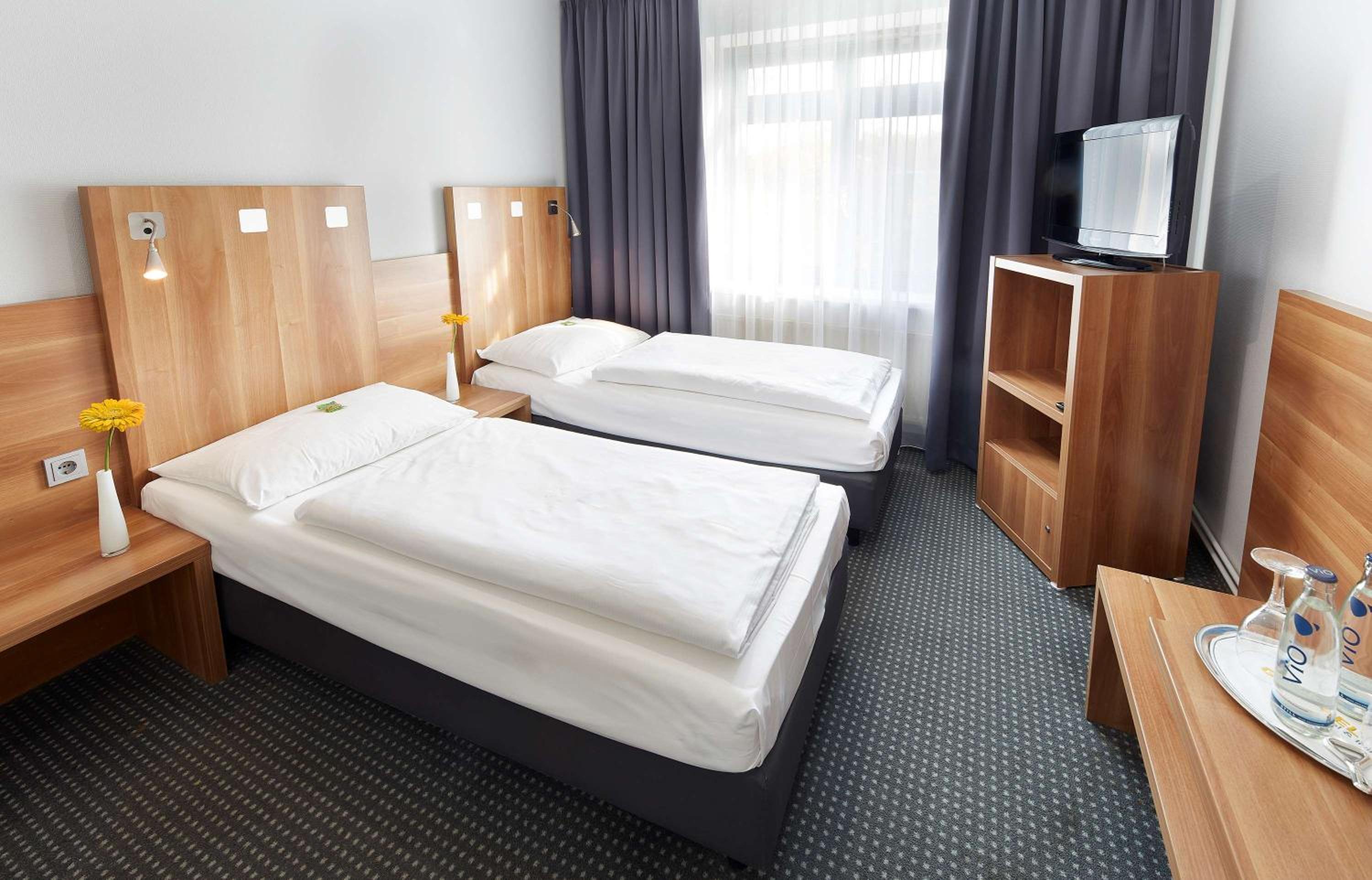 Business Twin Room photo 2