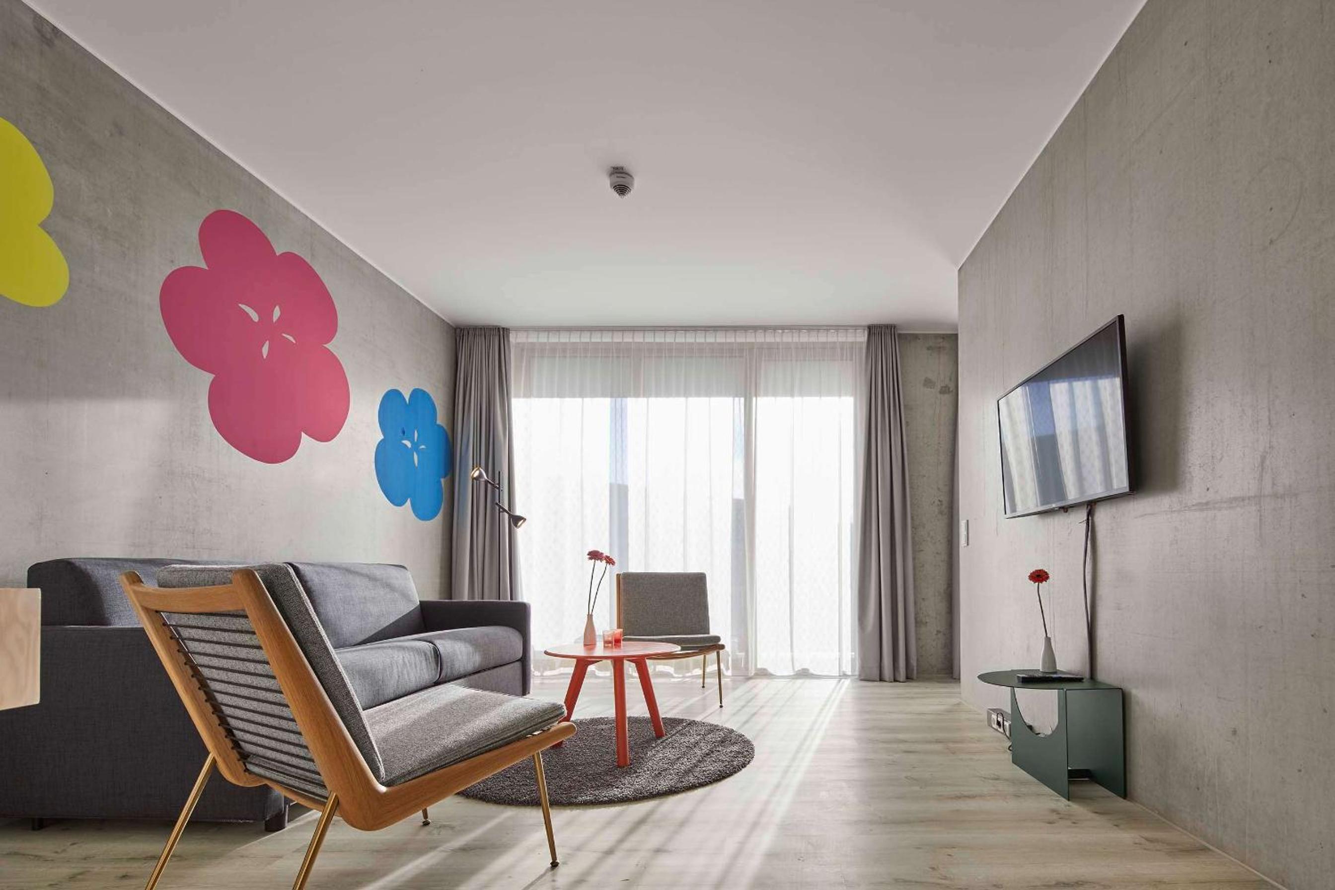 Suite with Balcony thumbnail 6