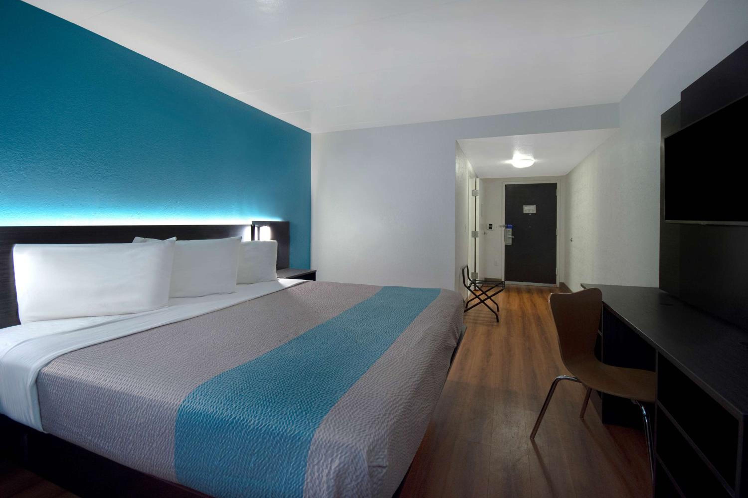 King Room - Disability Access - Non-Smoking photo 2
