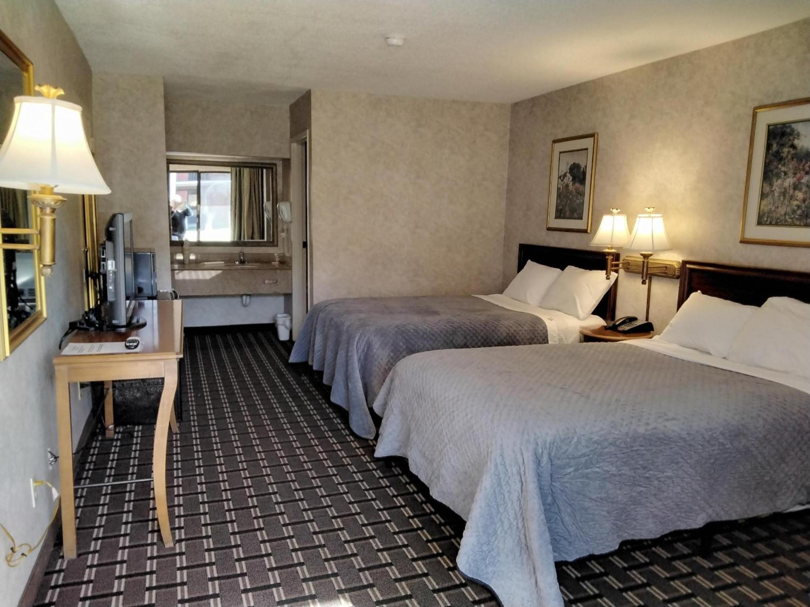Double Room with Two Double Beds - Non-Smoking photo 3