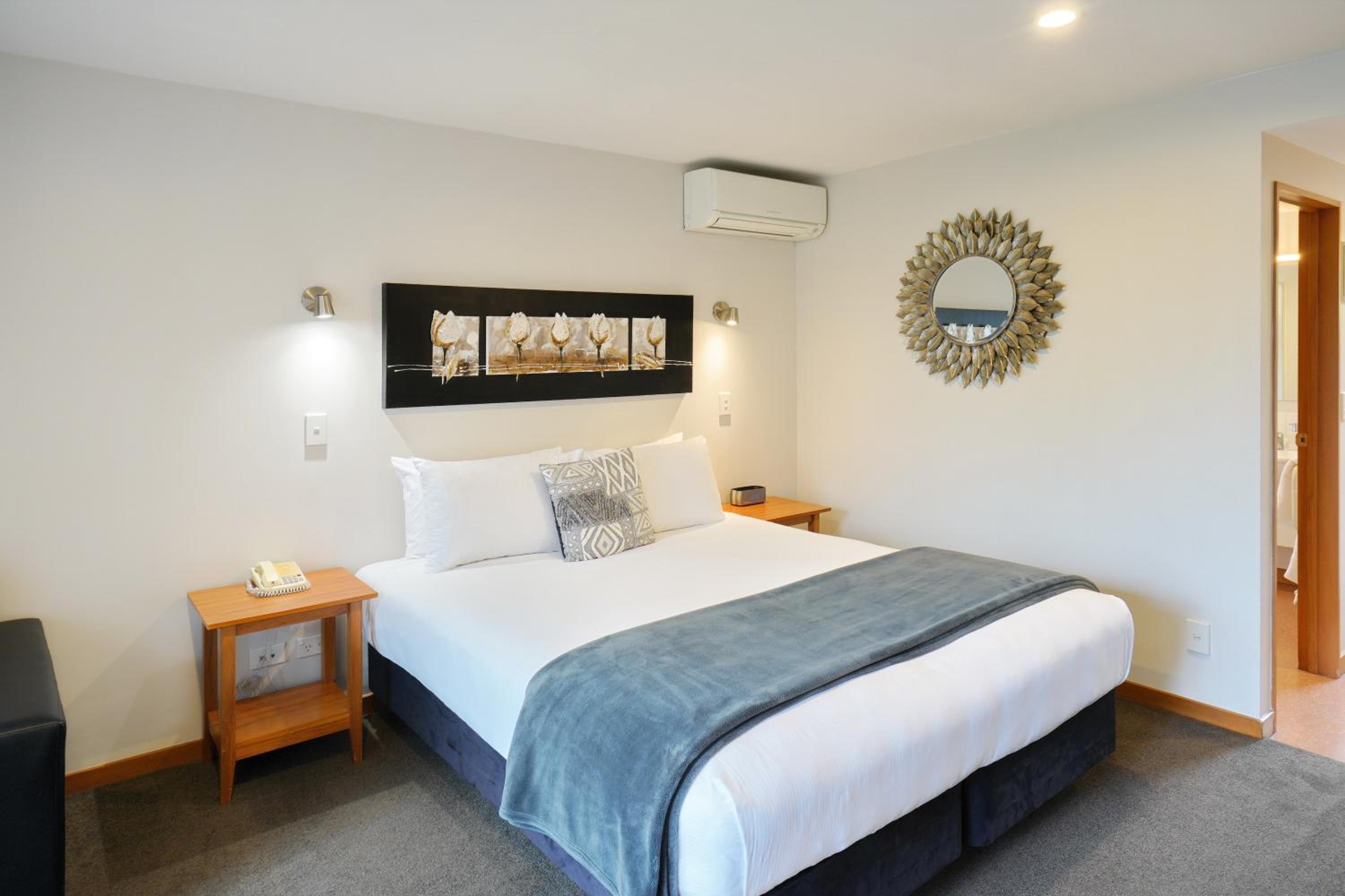 Studio with Spa Bath - Photo 2
