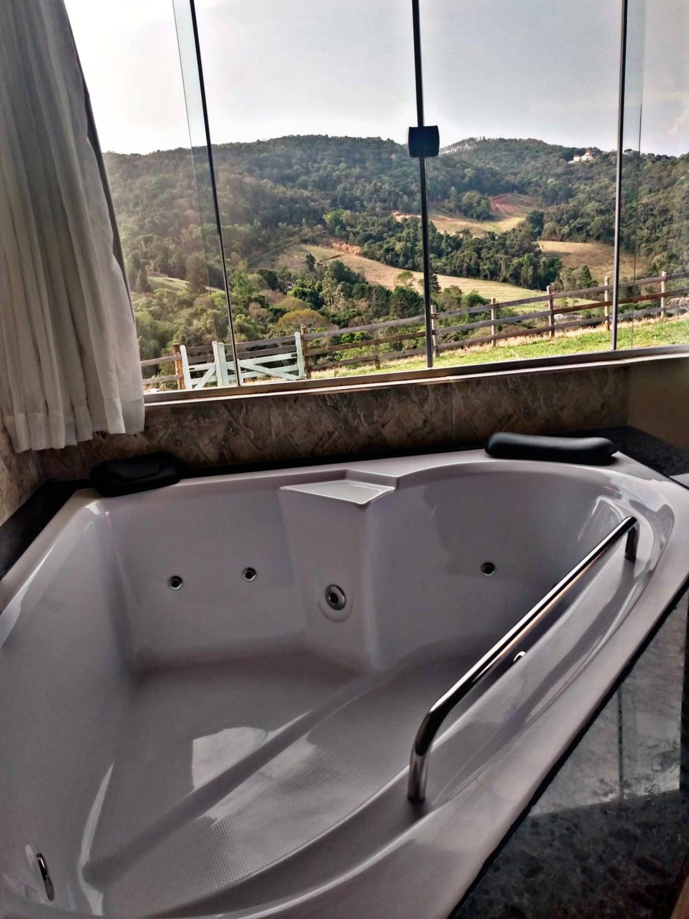 Chalet with whirlpool bathtub photo 3