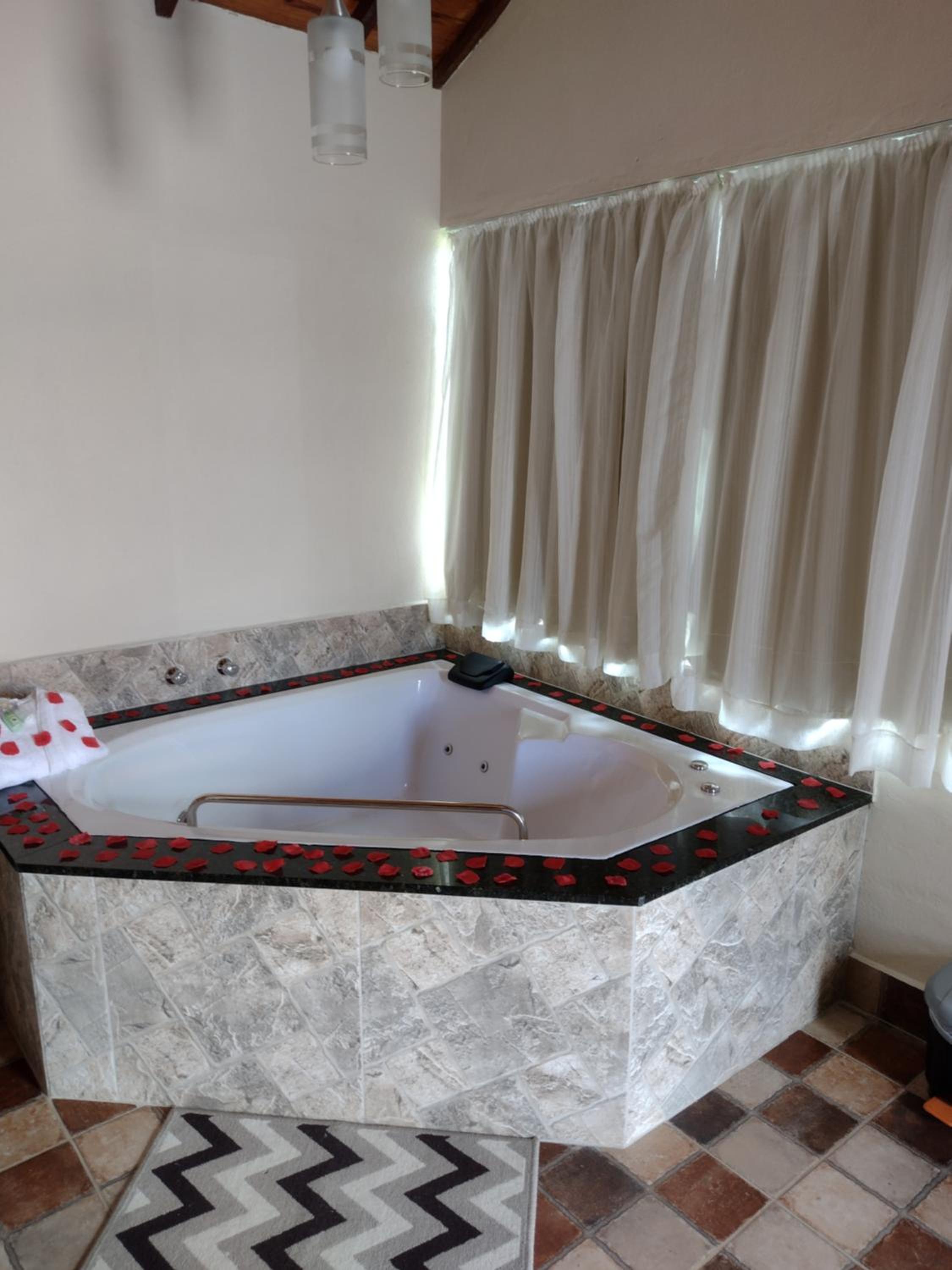Chalet with whirlpool bathtub photo 2