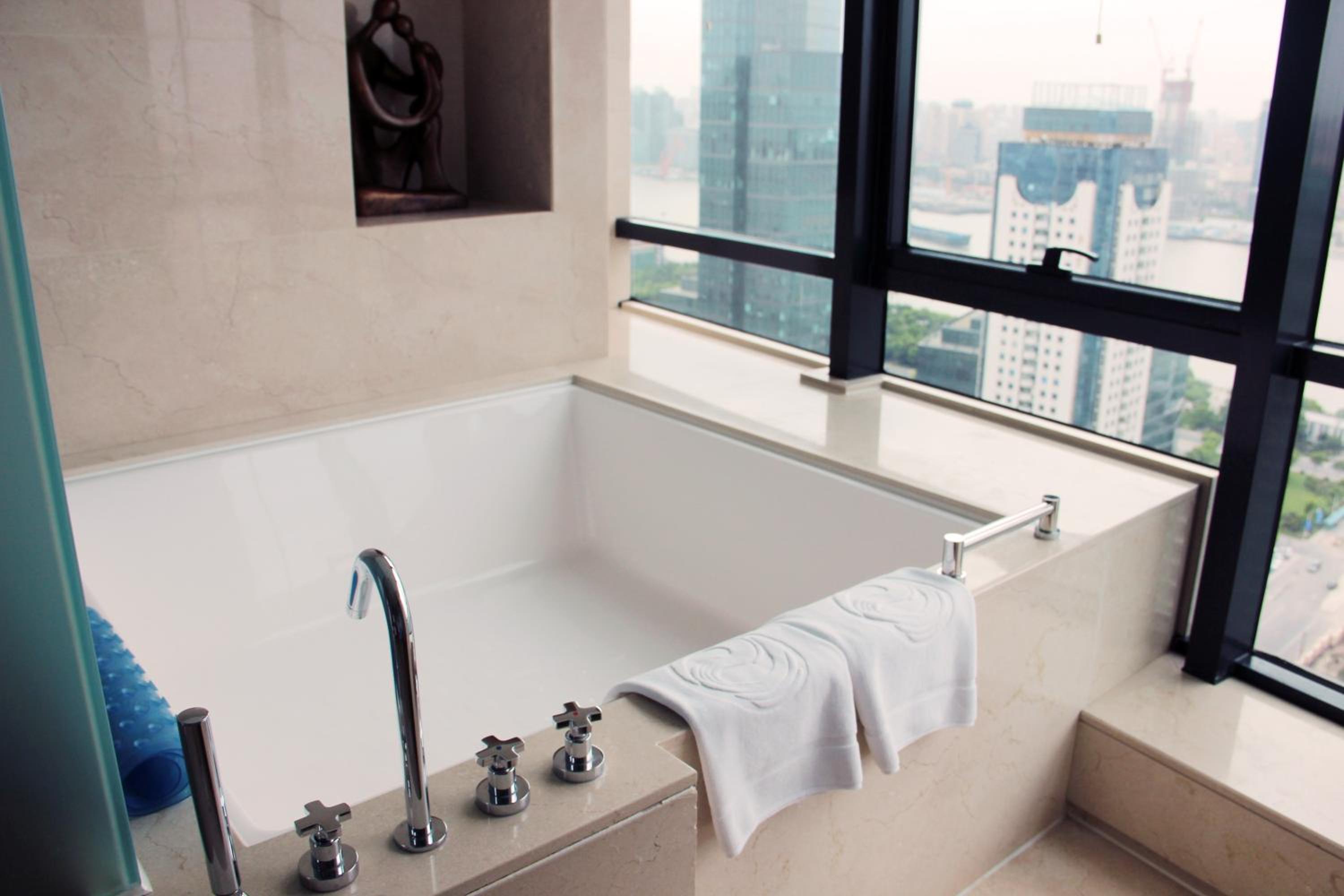 Premier Double Room thumbnail 6