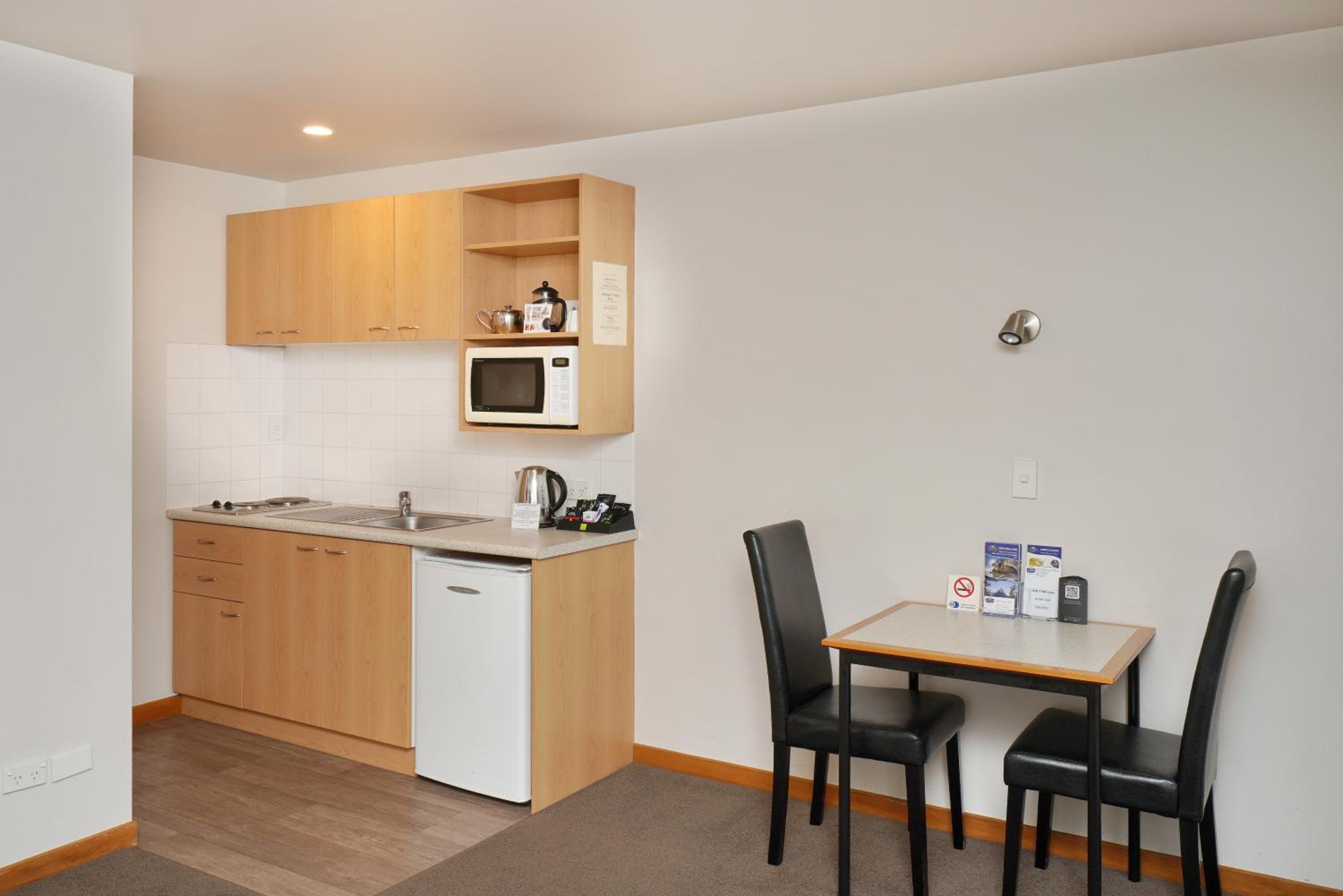 Family Room with Private Bathroom photo 2