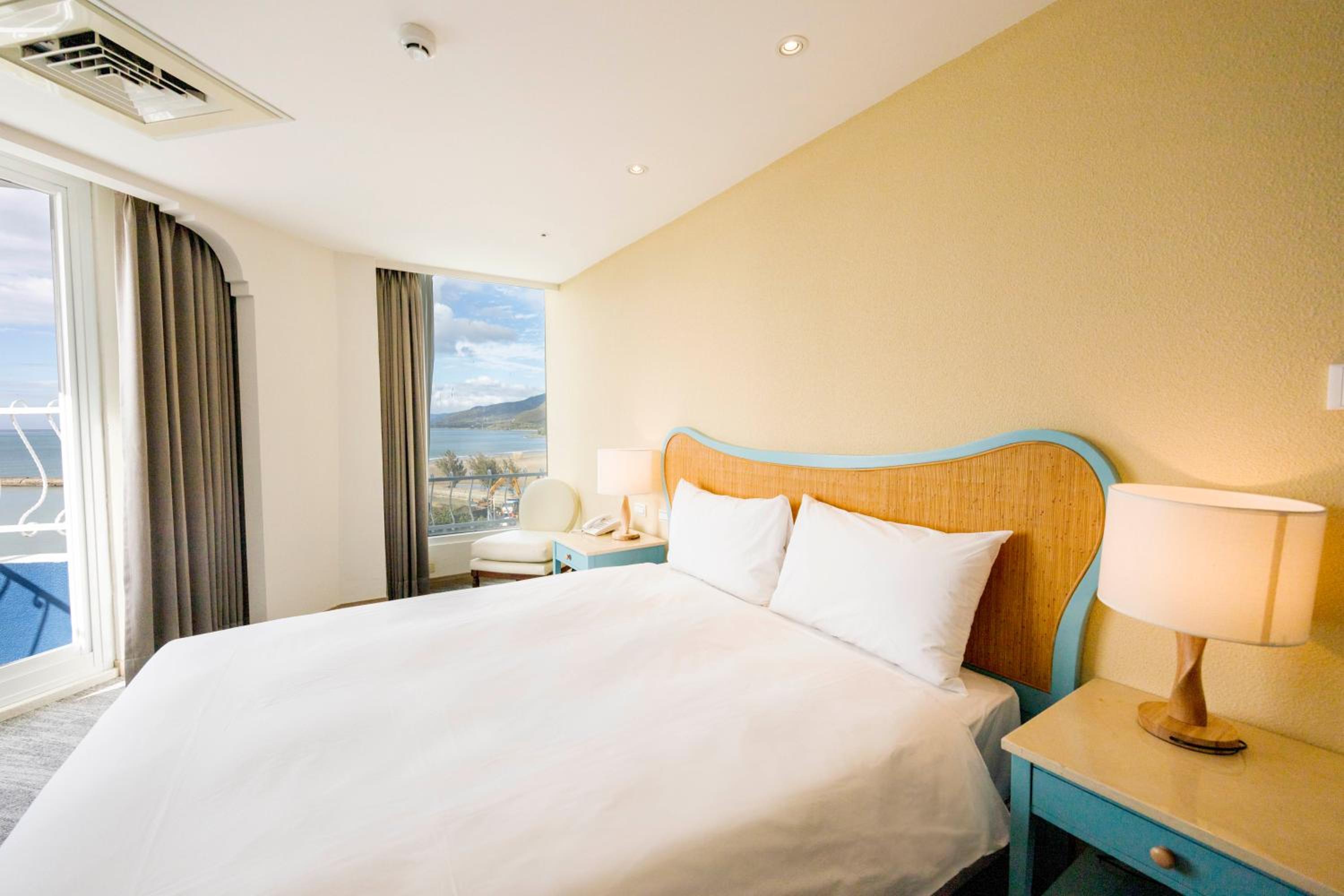 Deluxe Double Room with Sea View - Photo 4
