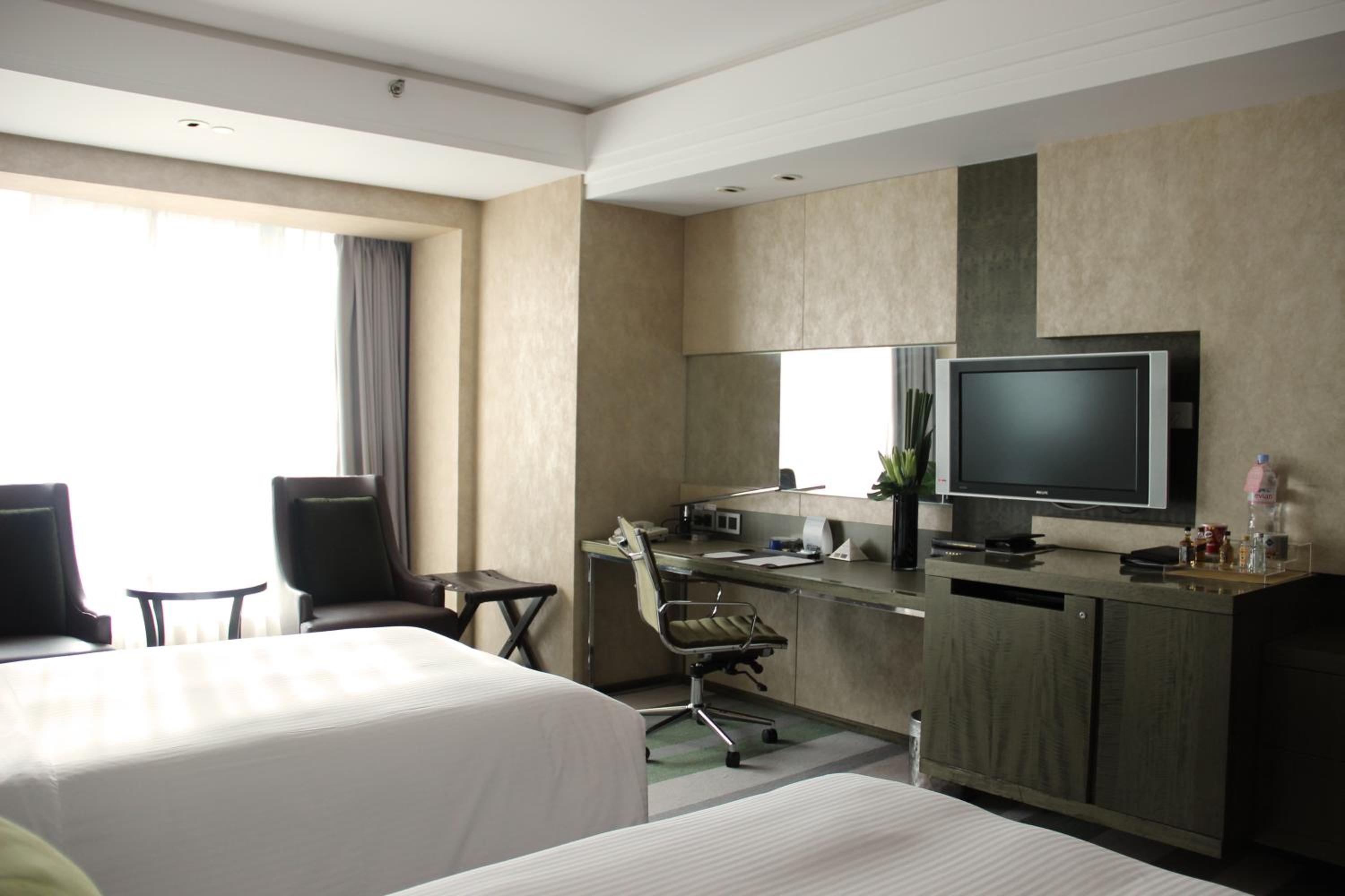 Deluxe Room thumbnail 5