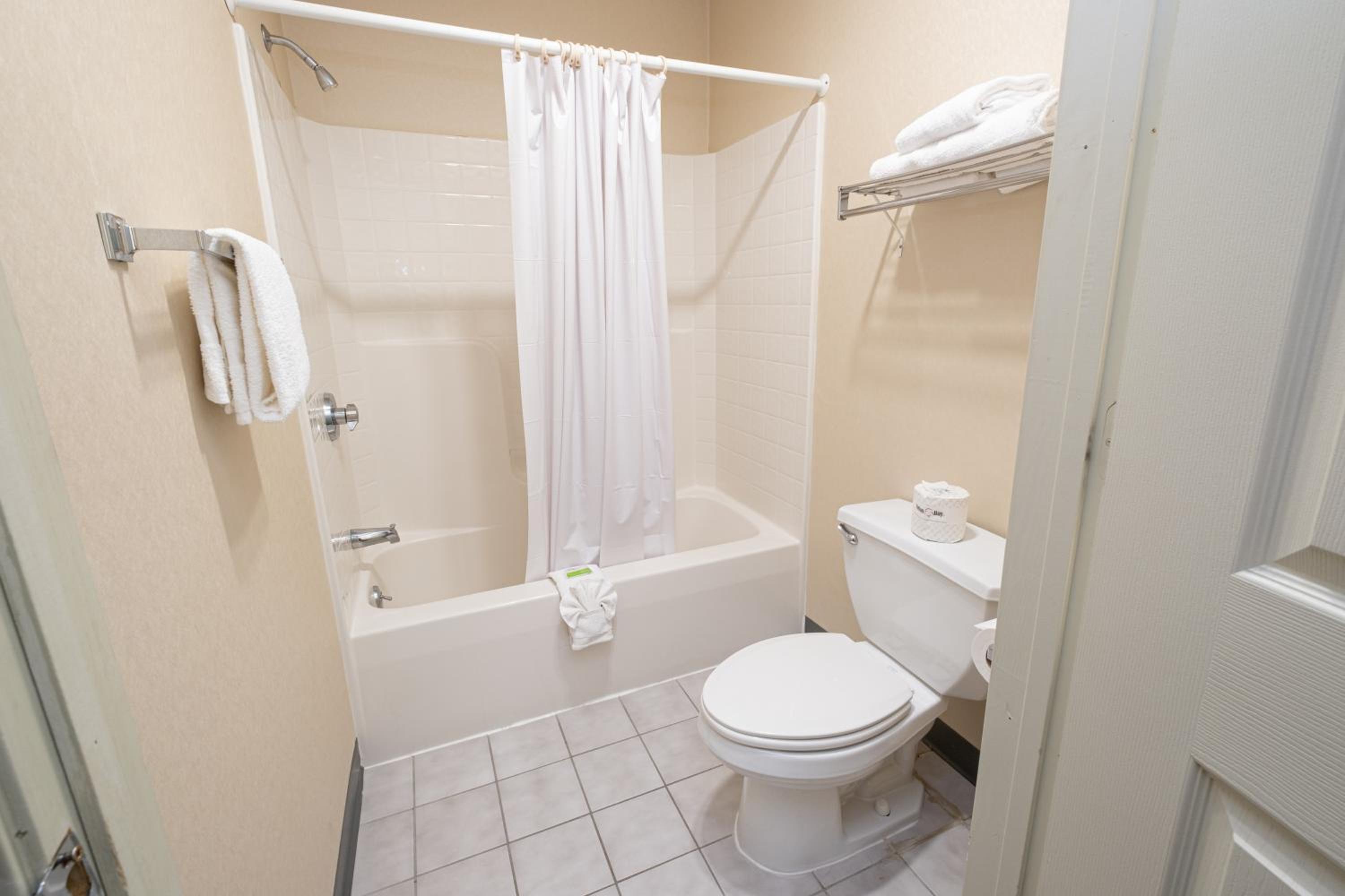 King Room - Non-Smoking - Photo 6