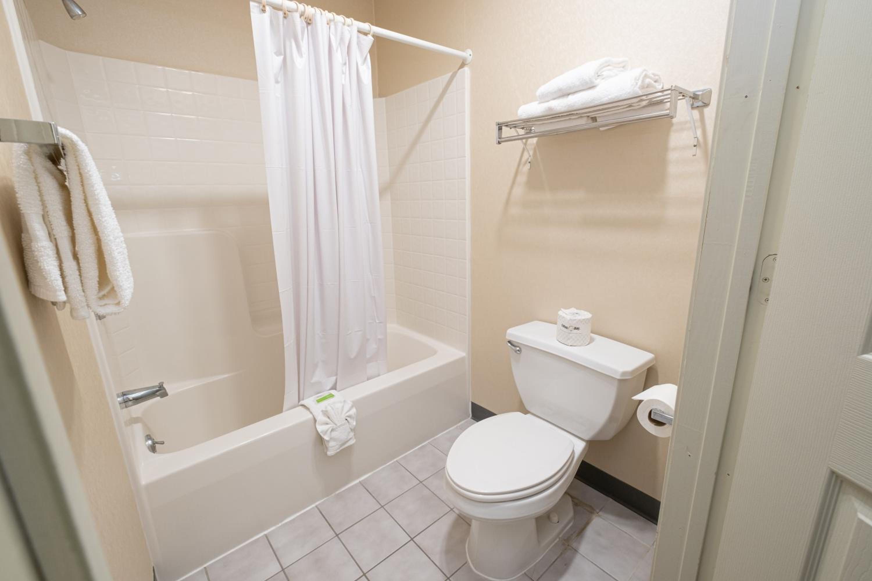 King Room - Non-Smoking - Photo 4