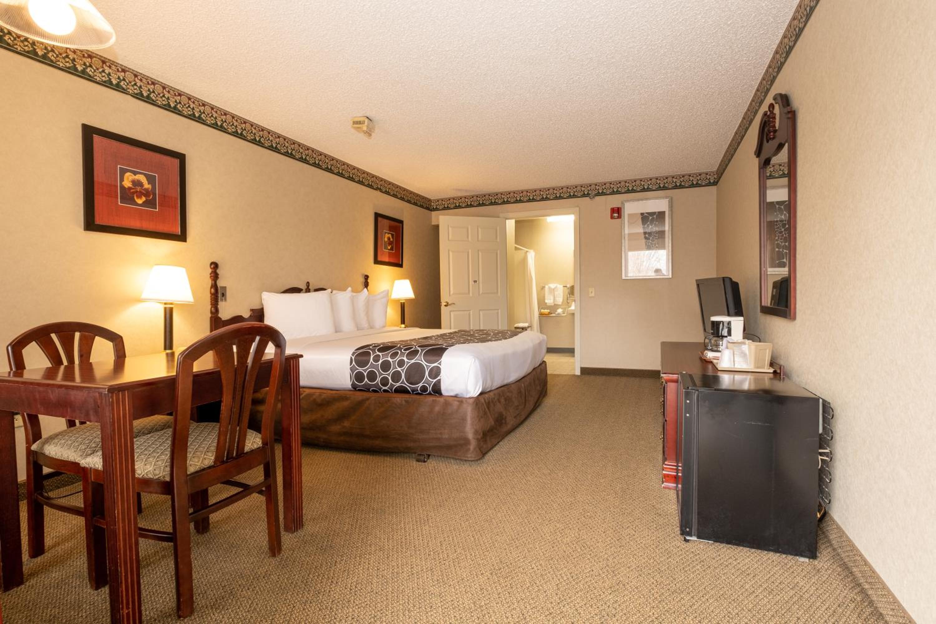 King Room - Non-Smoking - Photo 11