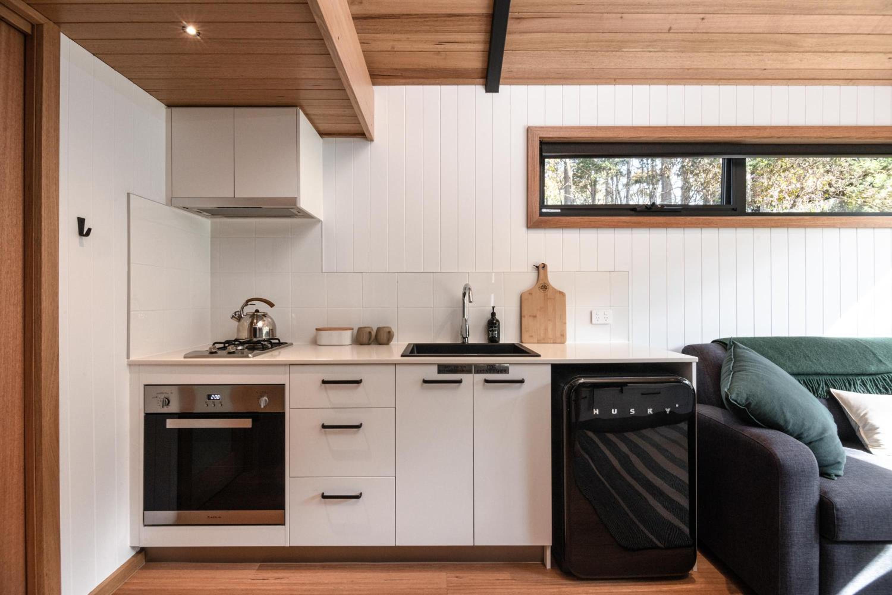 One-Bedroom Chalet - Hillside Waratah photo 3