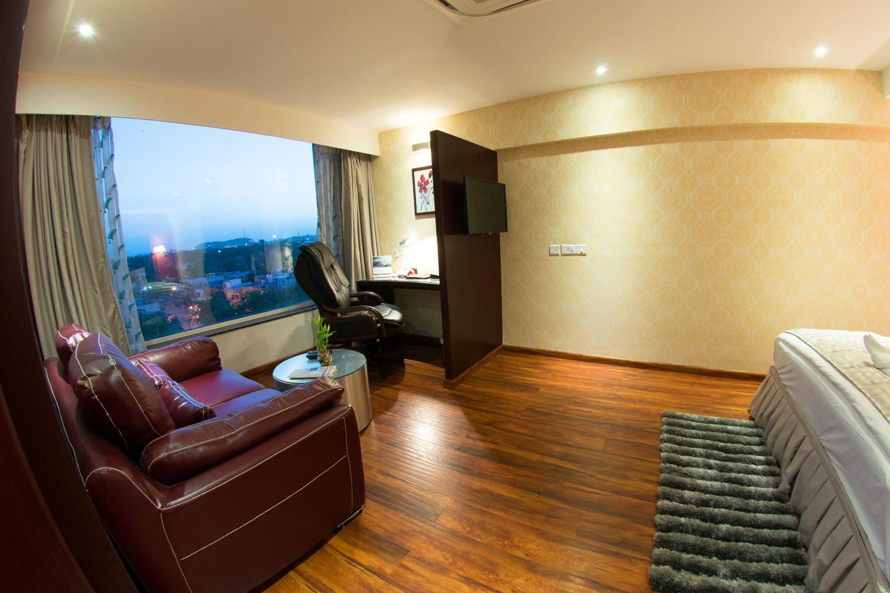 Hazel Suite photo 2
