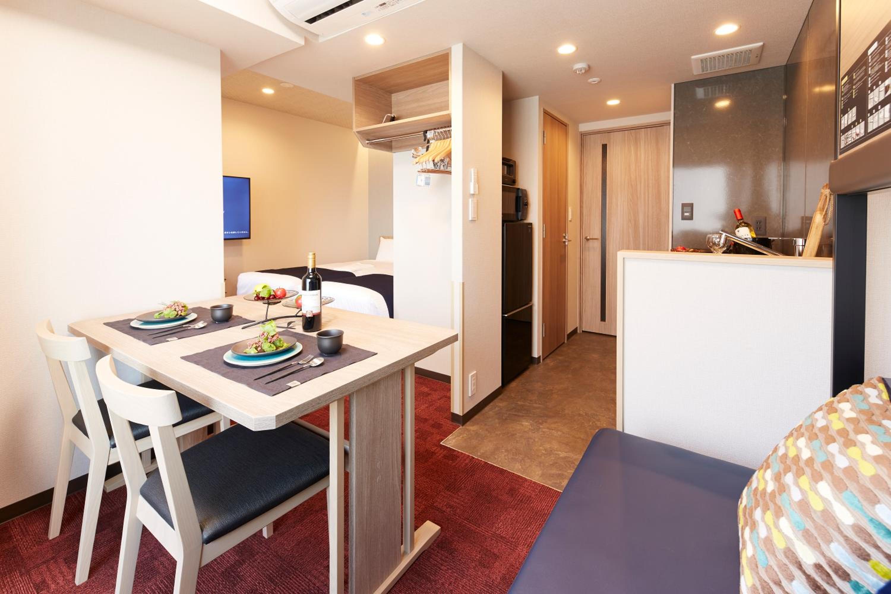 Basic Family Room with Washing Machine photo 1